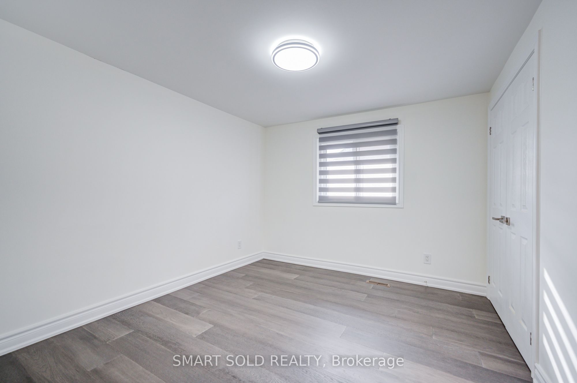 33 Love Crescent Property Photo 32