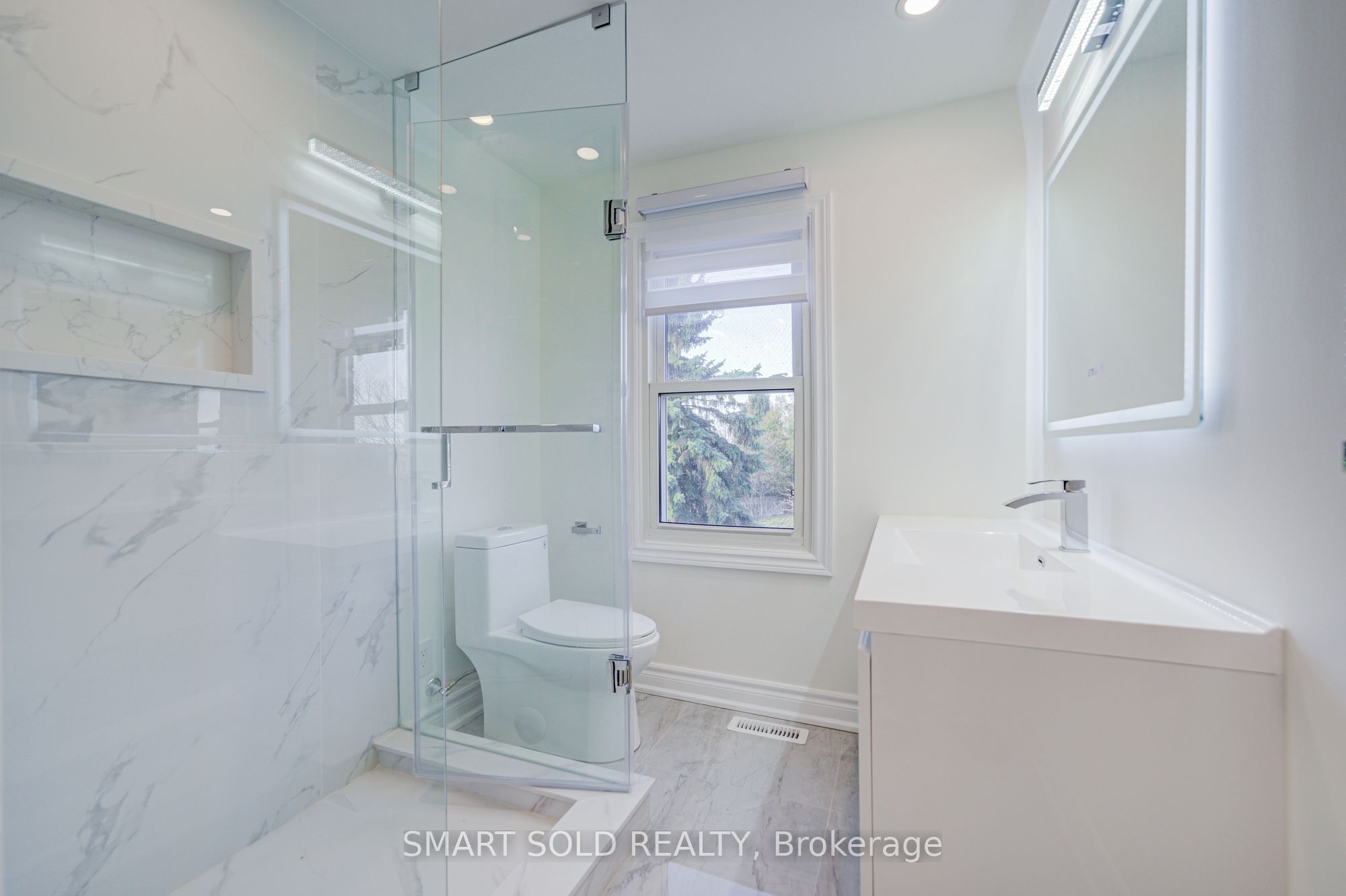 33 Love Crescent Property Photo 34
