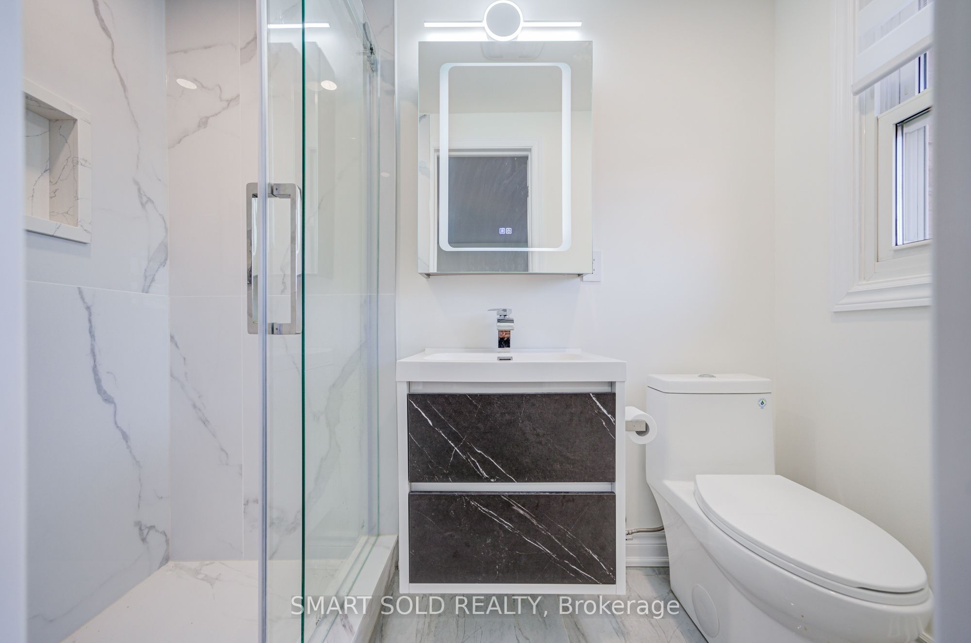 33 Love Crescent Property Photo 36