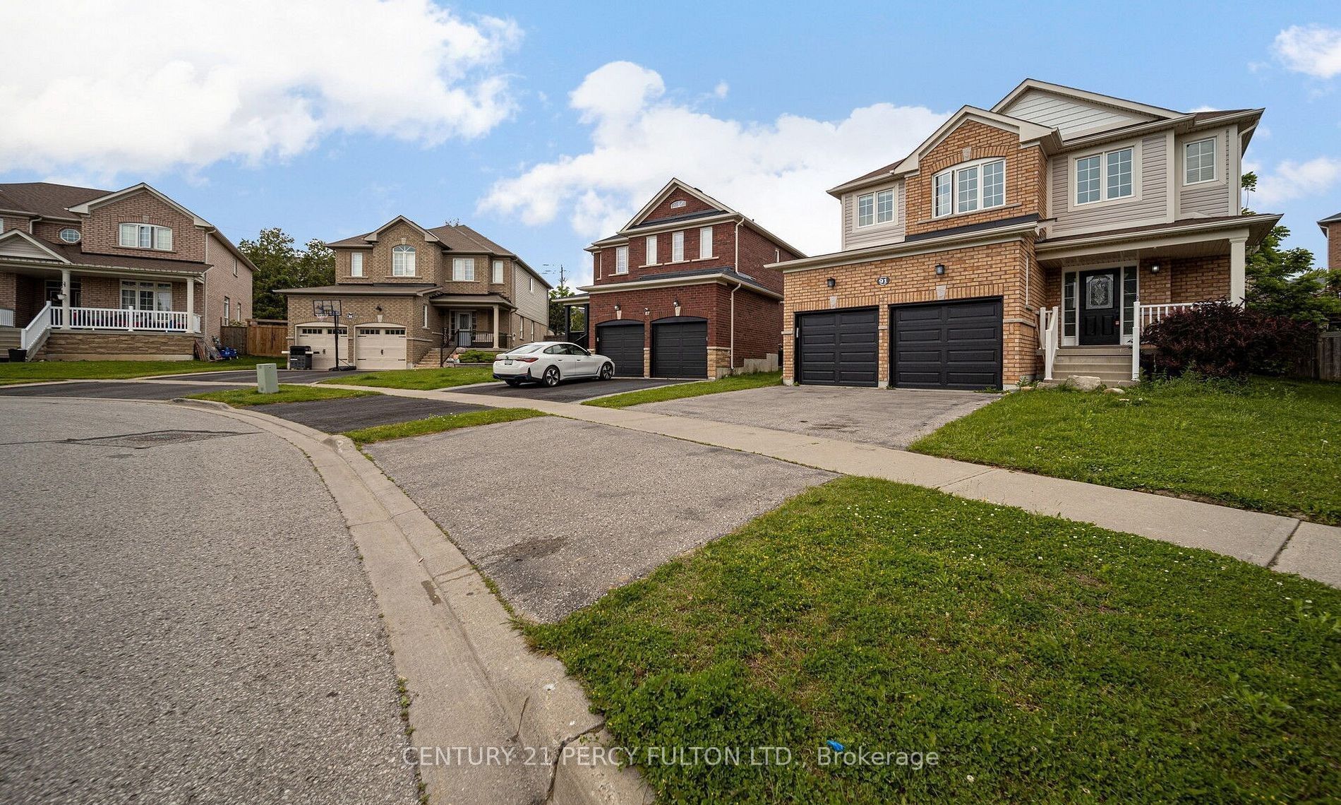 91 Laprade Square Property Photo 4