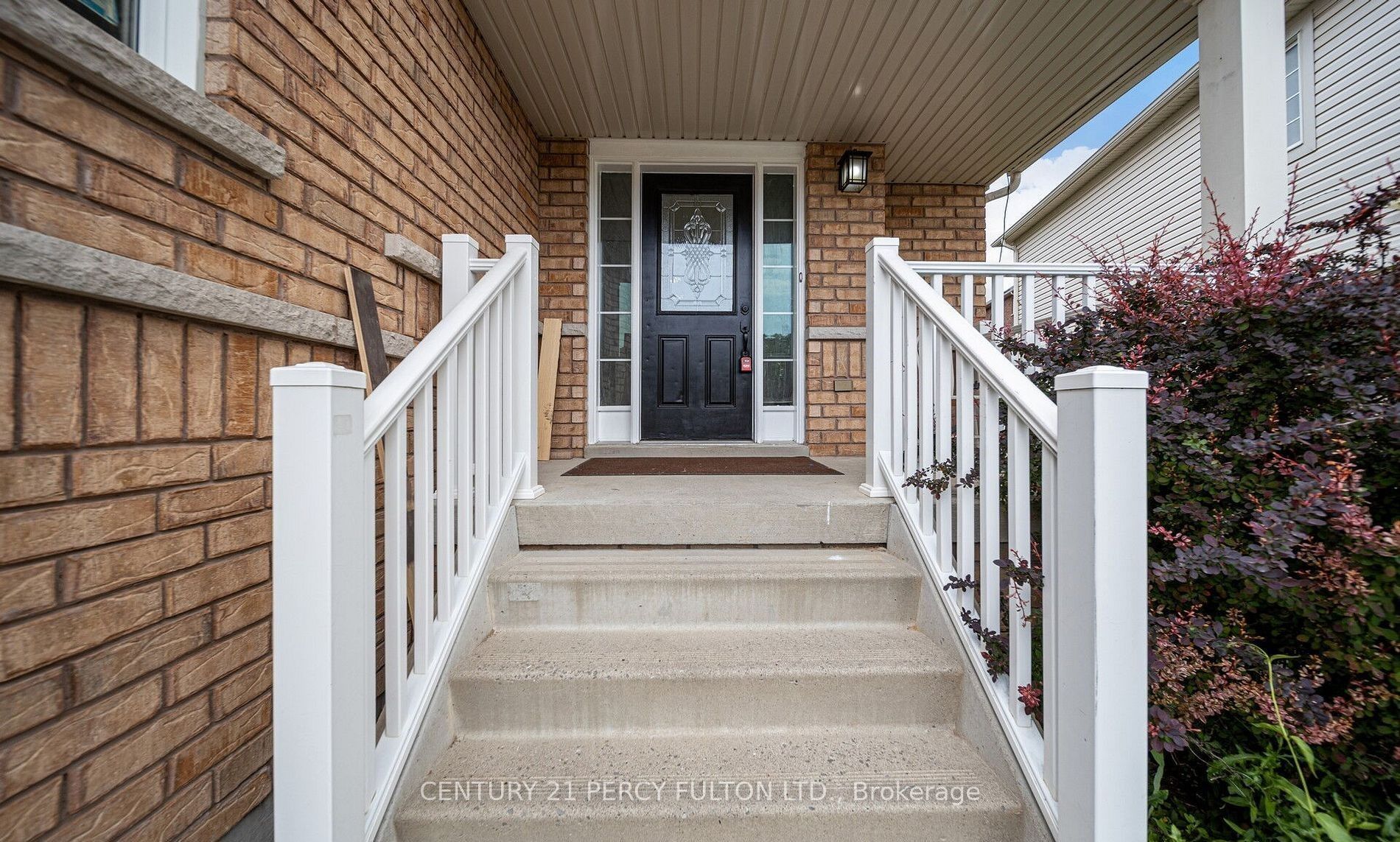 91 Laprade Square Property Photo 6