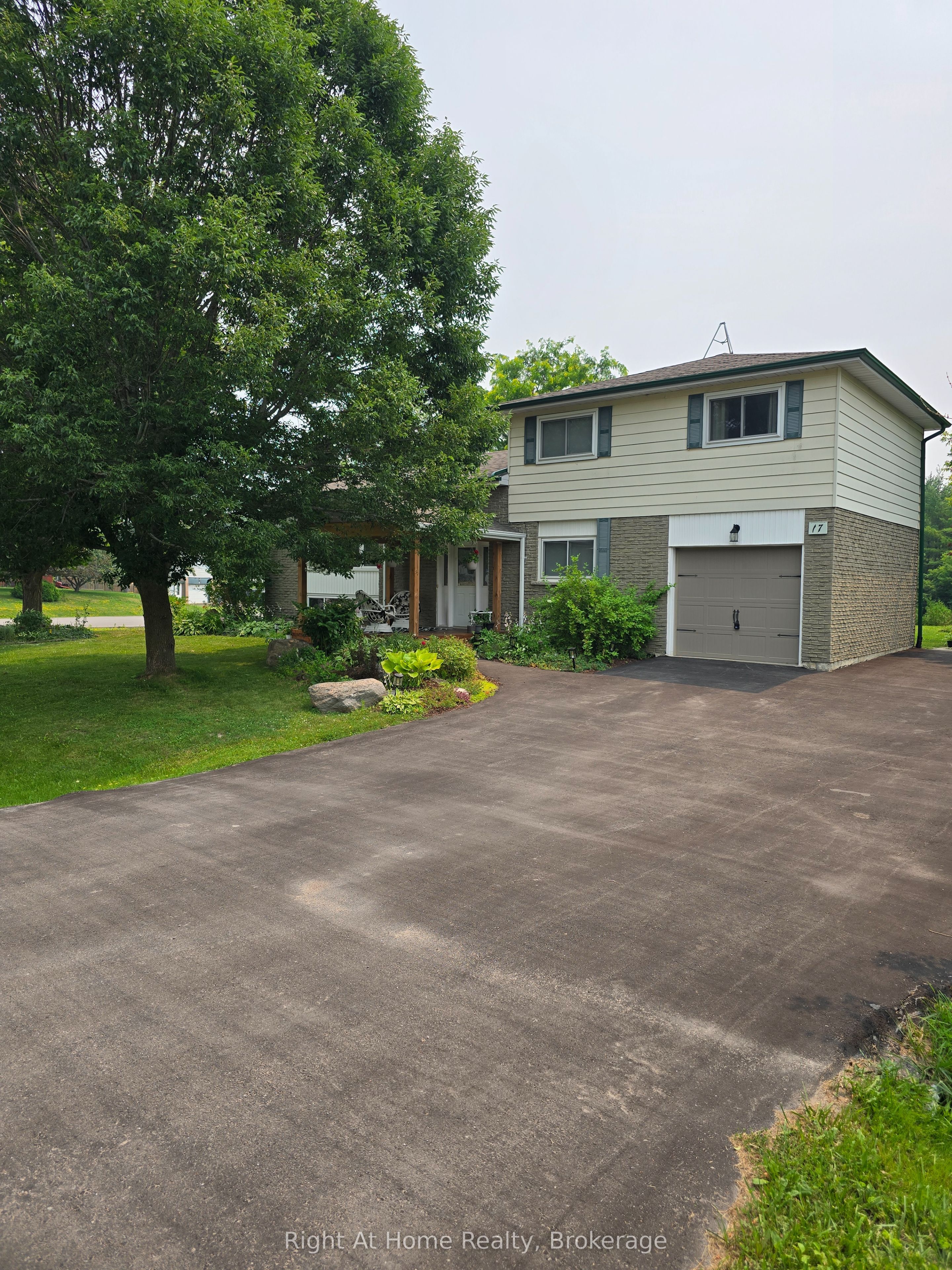 17 Crestview Avenue Property Photo 1