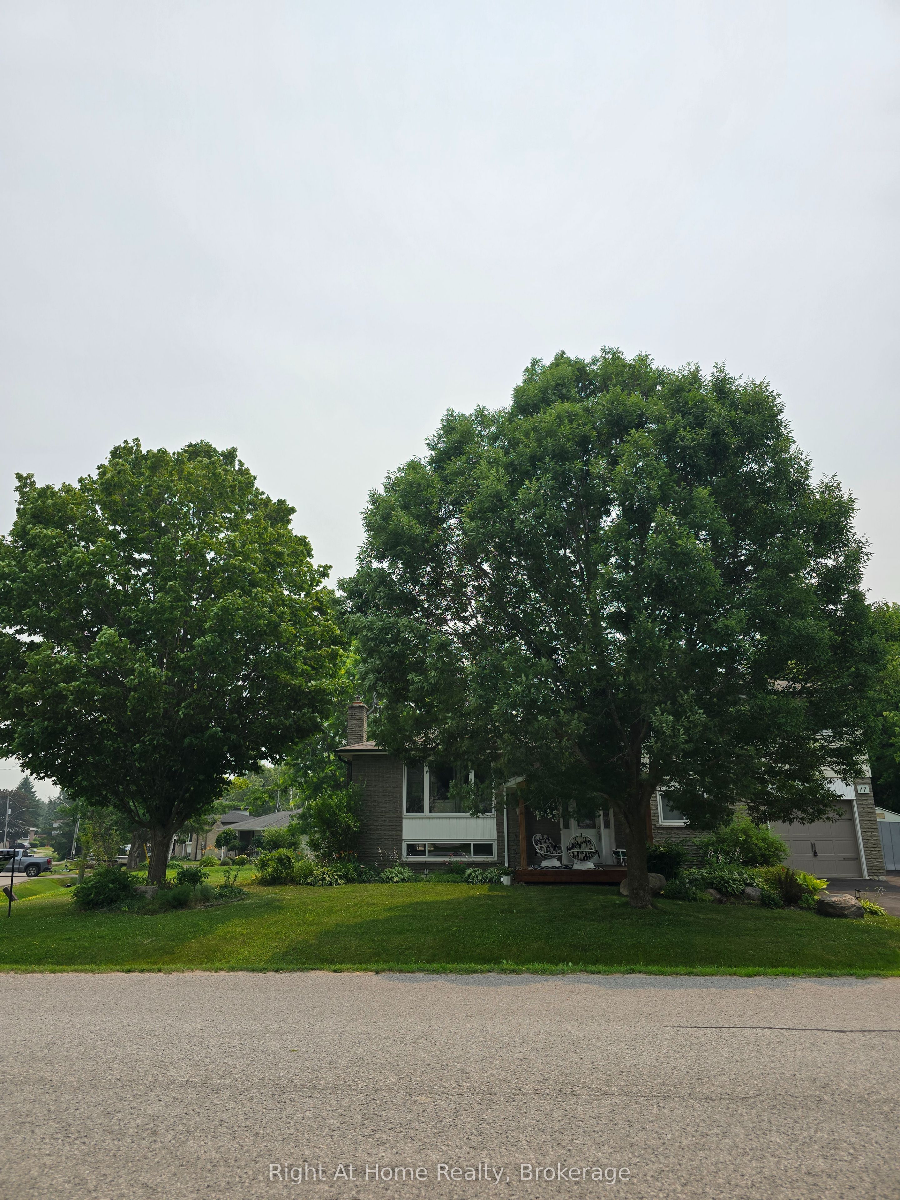 17 Crestview Avenue Property Photo 2