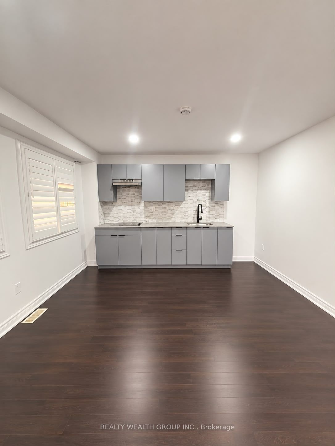 13 Brider Crescent Ground Property Photo 2