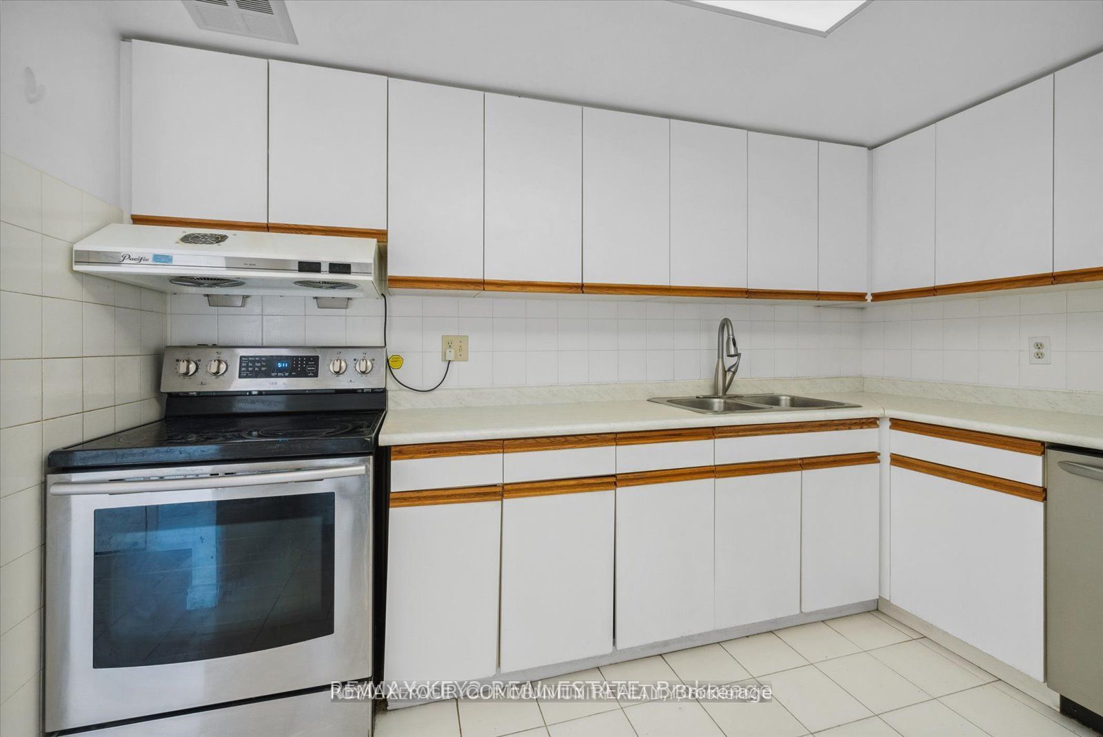 225 Bamburgh Circle 511 Property Photo 5
