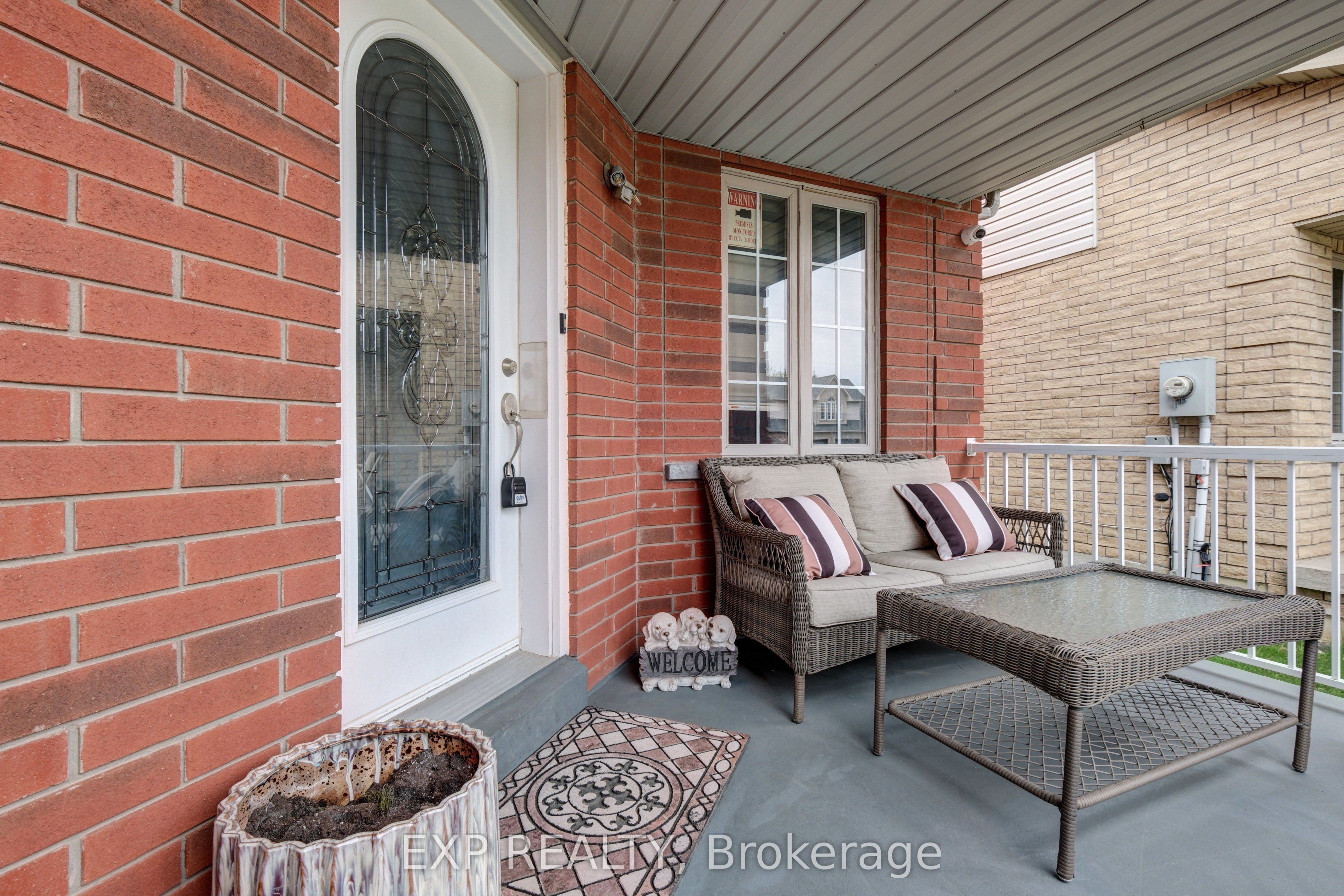 548 Ormond Drive Property Photo 2