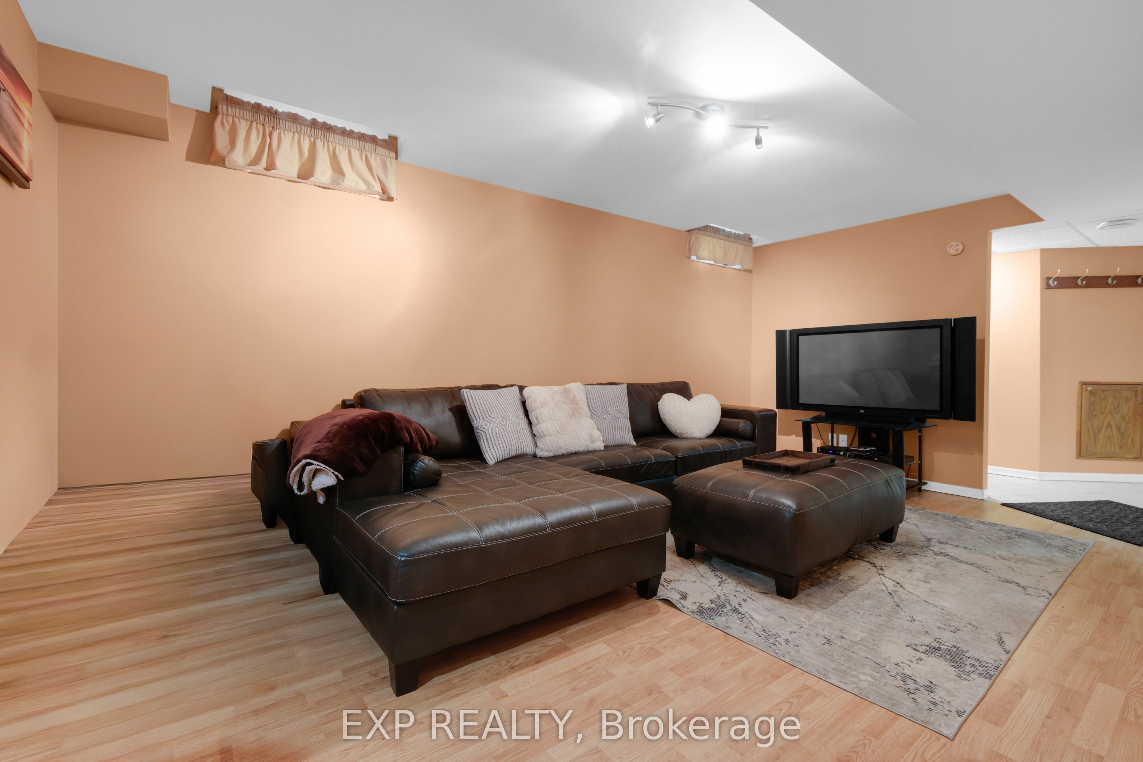 548 Ormond Drive Property Photo 21