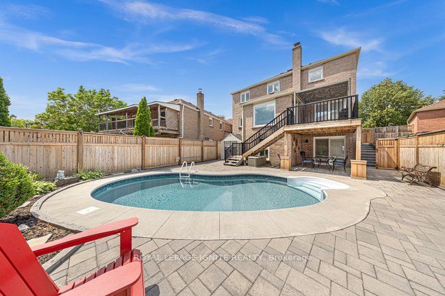 1003 Maury Crescent