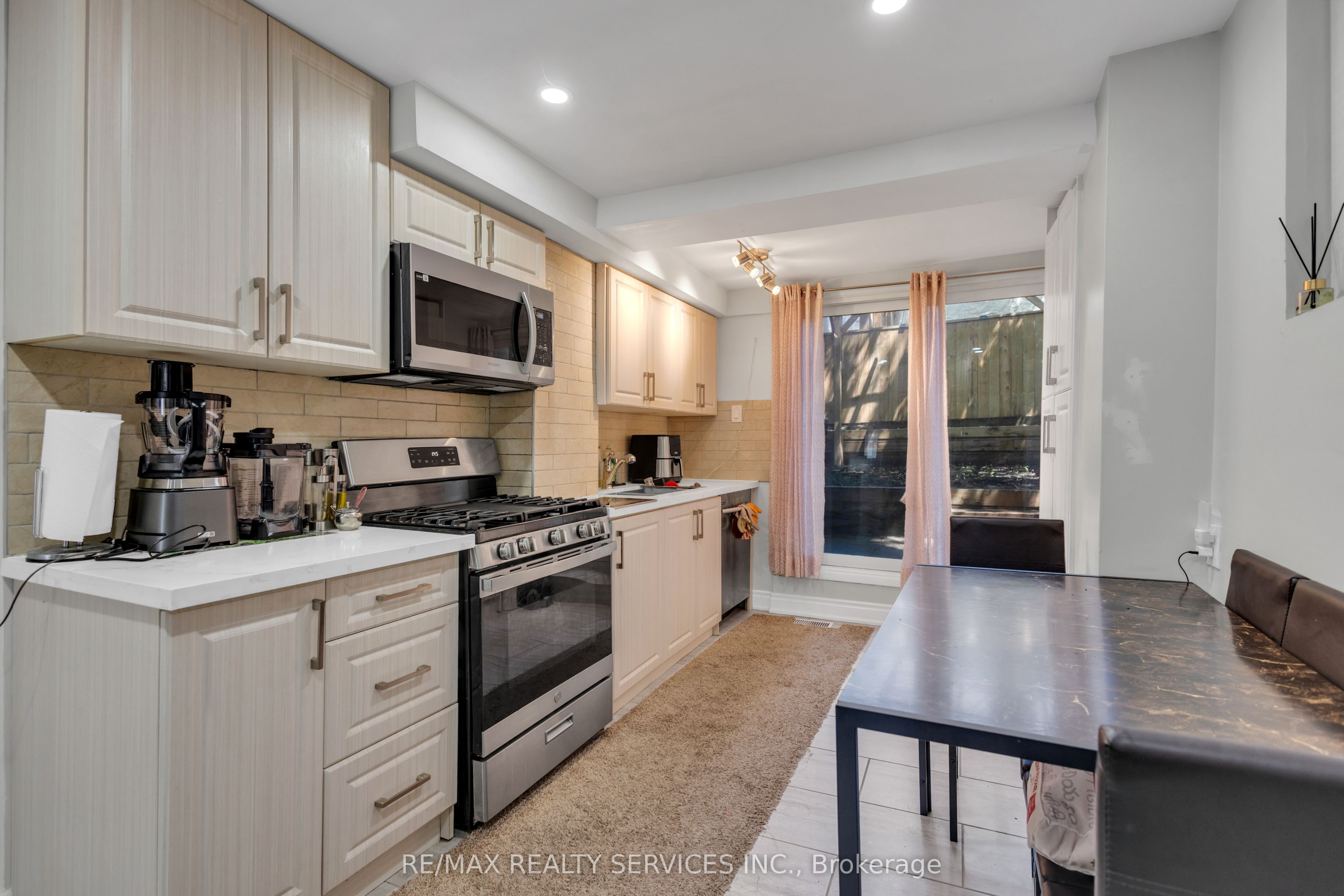 827 Craven Road Property Photo 15