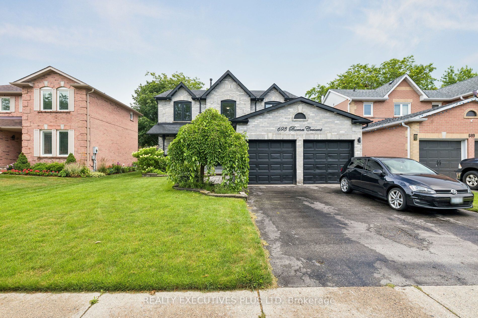 693 Barnes Crescent