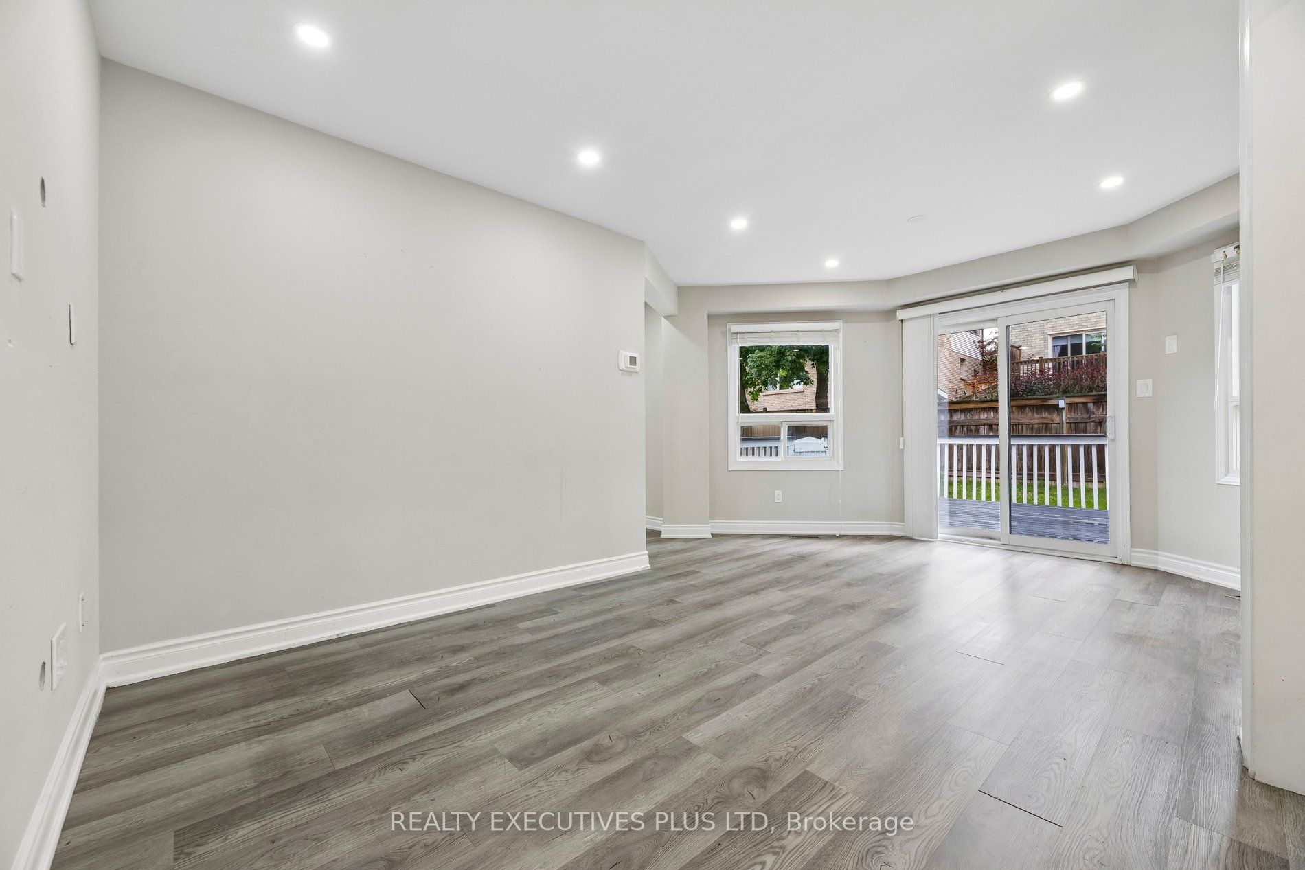 693 Barnes Crescent Property Photo 9