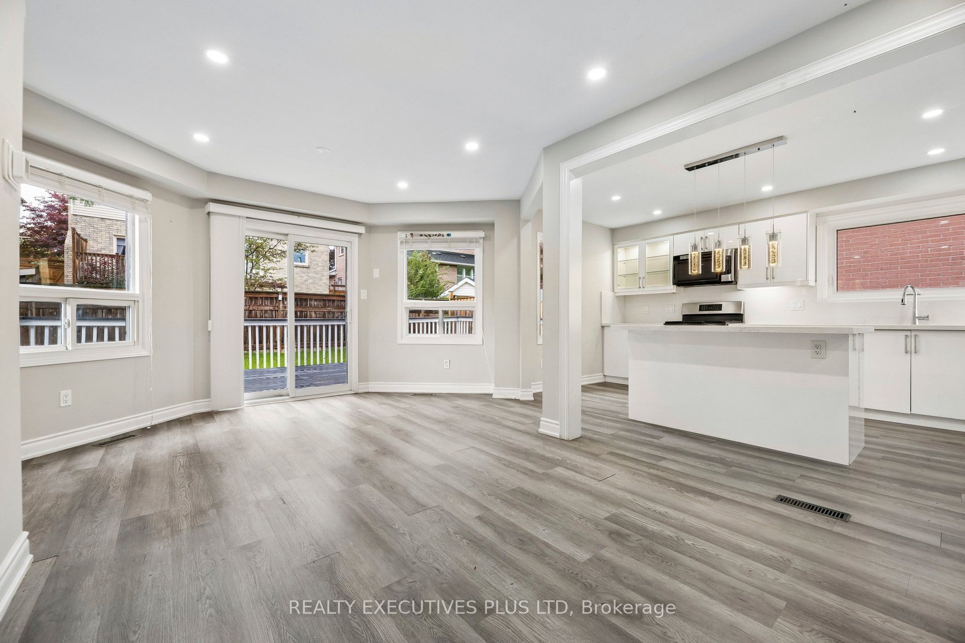693 Barnes Crescent Property Photo 10