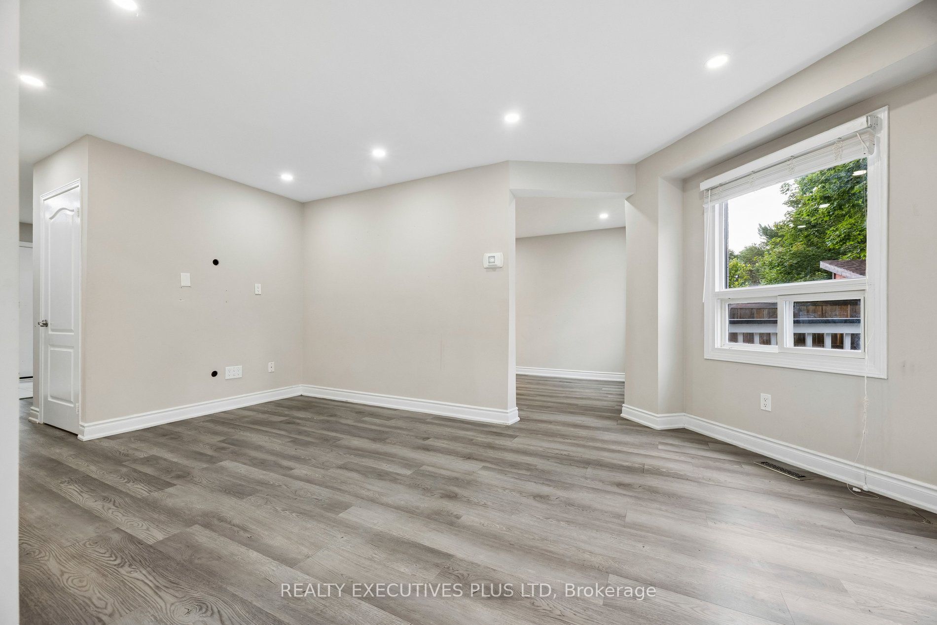 693 Barnes Crescent Property Photo 12