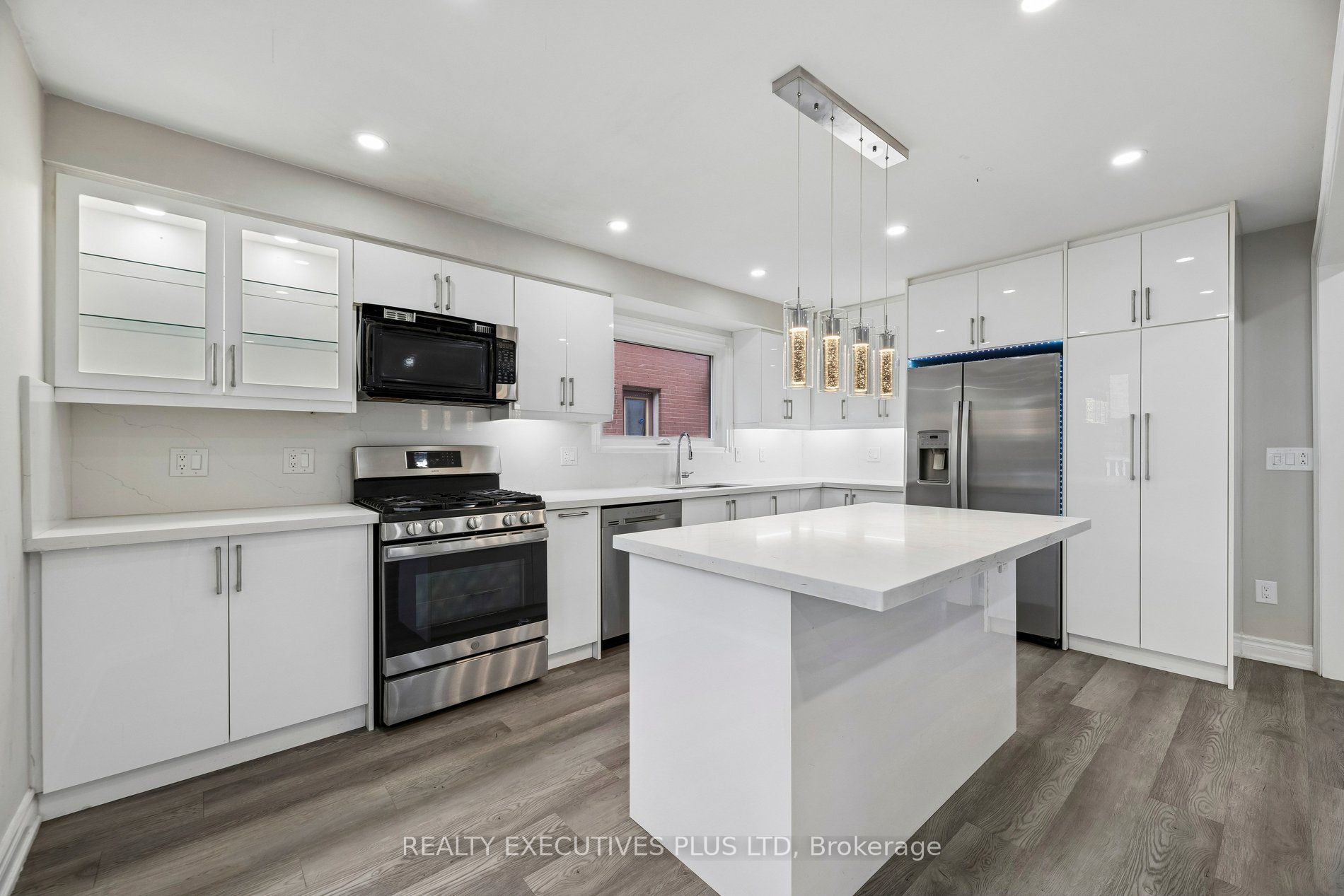 693 Barnes Crescent Property Photo 19