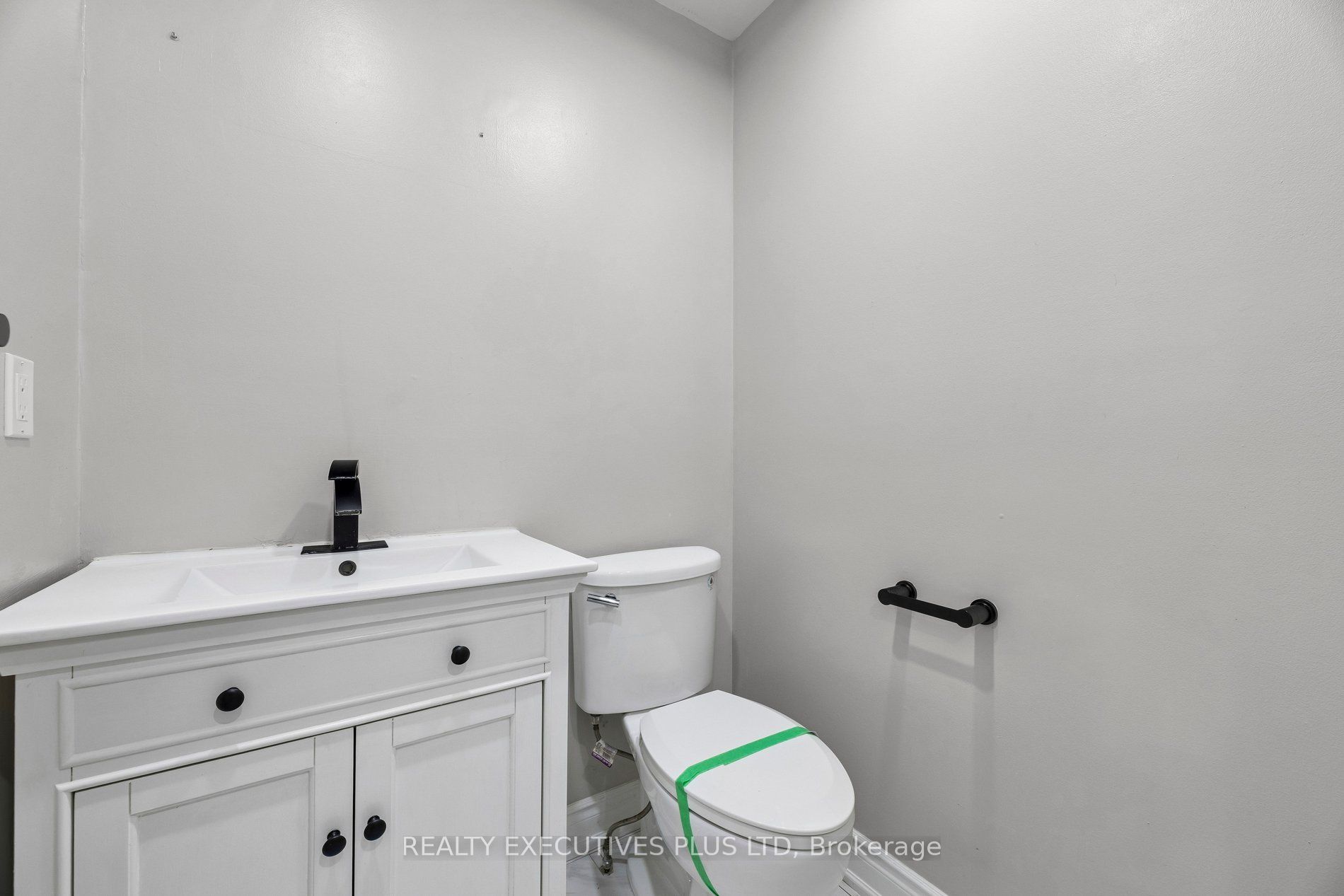 693 Barnes Crescent Property Photo 23
