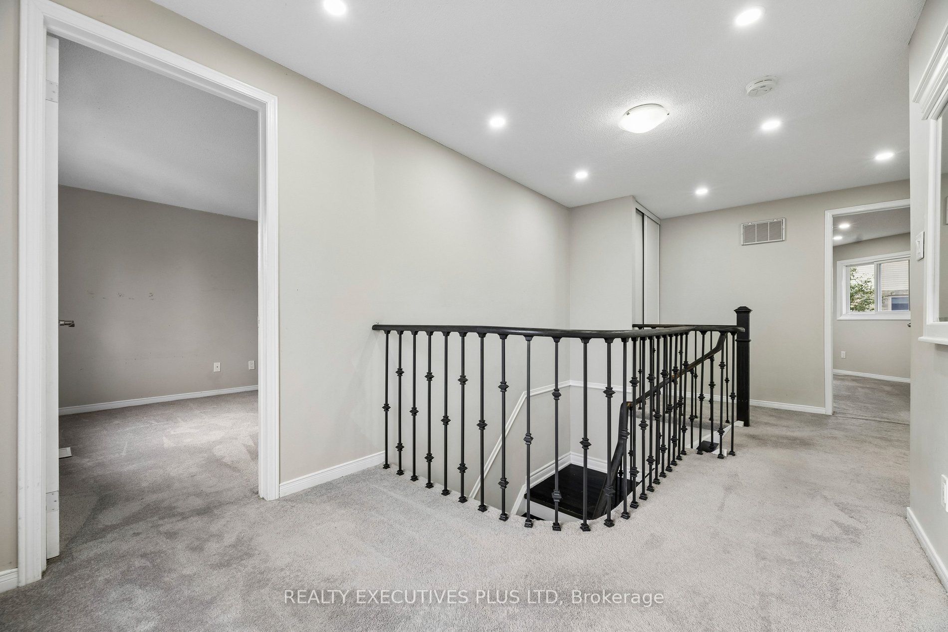 693 Barnes Crescent Property Photo 24