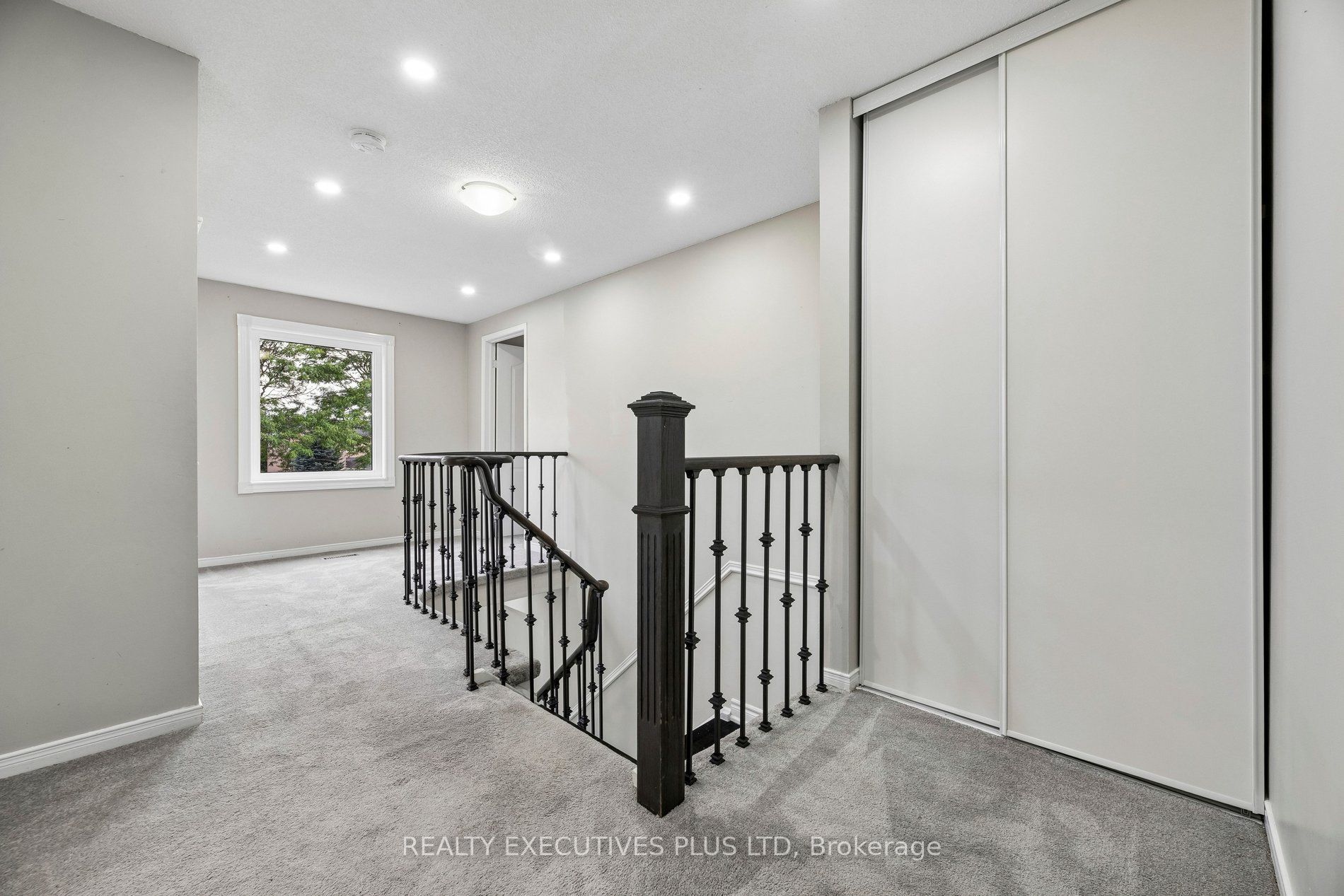 693 Barnes Crescent Property Photo 25