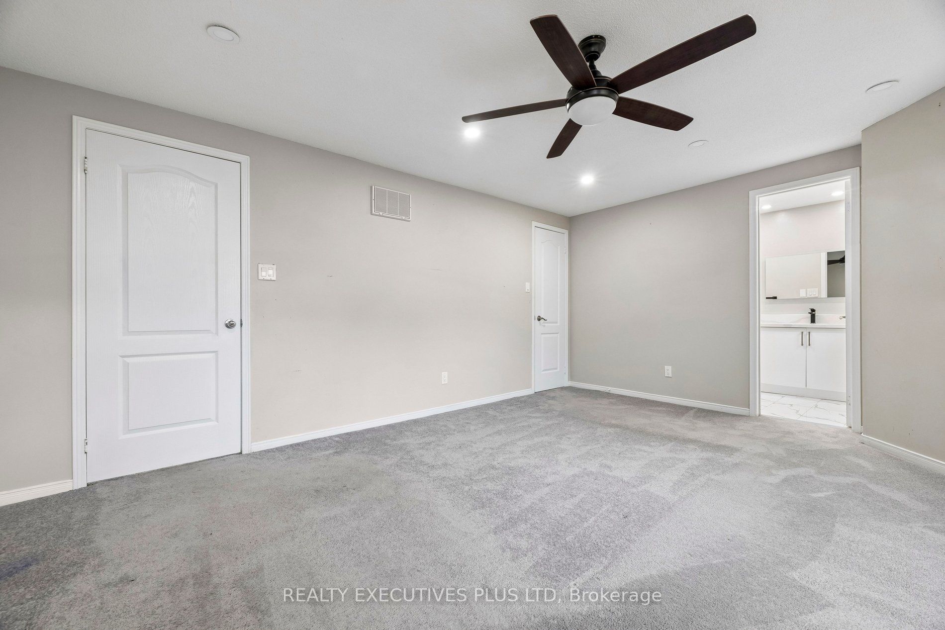693 Barnes Crescent Property Photo 28