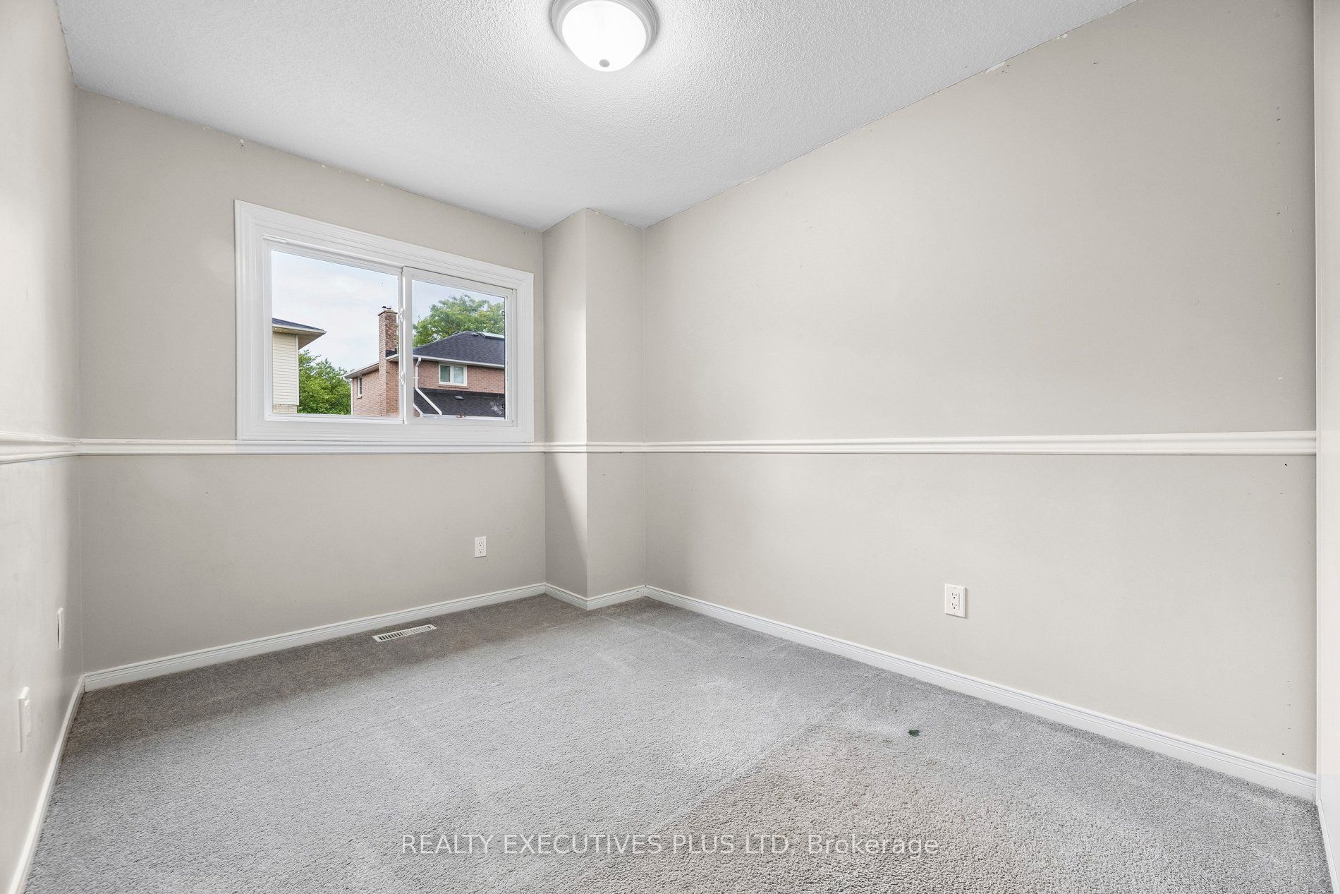693 Barnes Crescent Property Photo 30