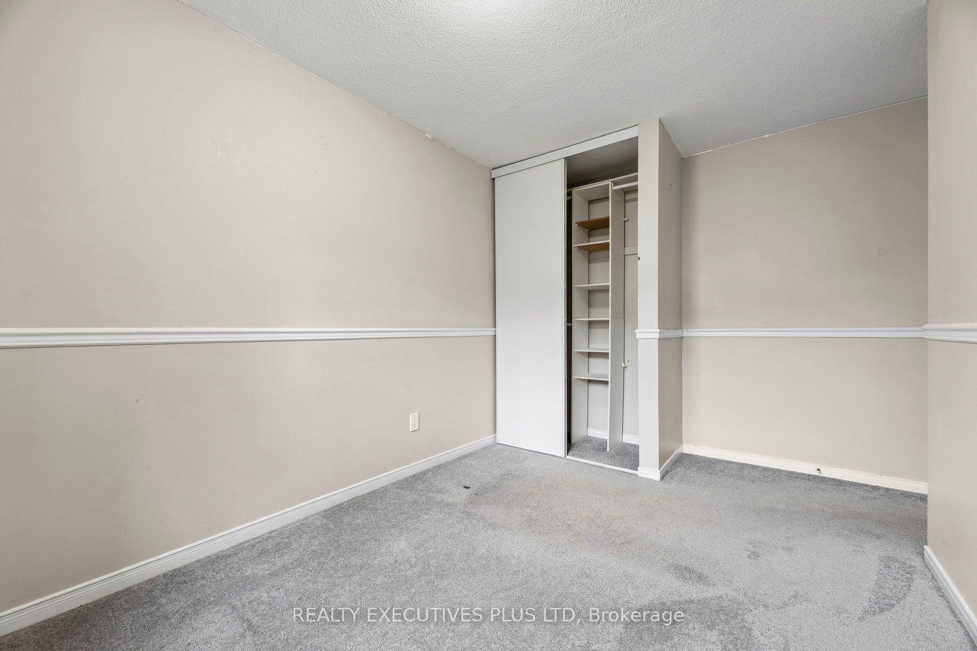 693 Barnes Crescent Property Photo 31