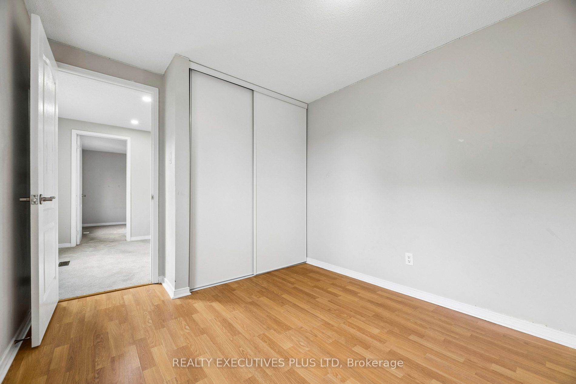 693 Barnes Crescent Property Photo 33