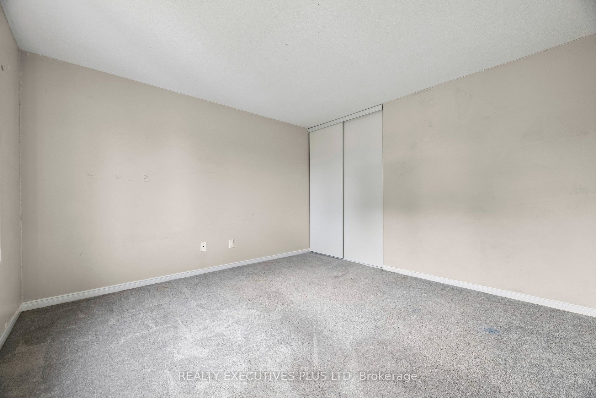 693 Barnes Crescent Property Photo 34