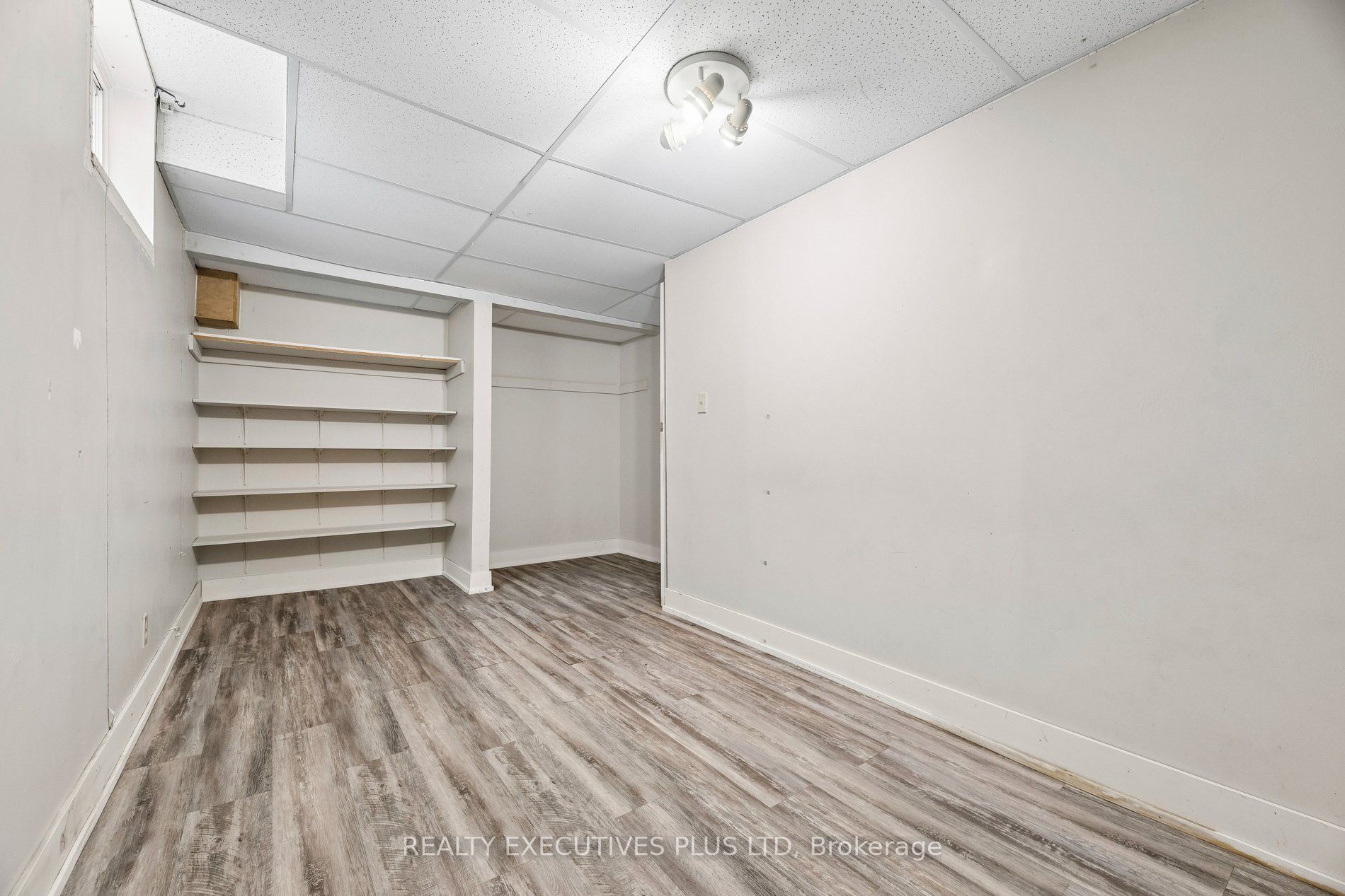 693 Barnes Crescent Property Photo 40