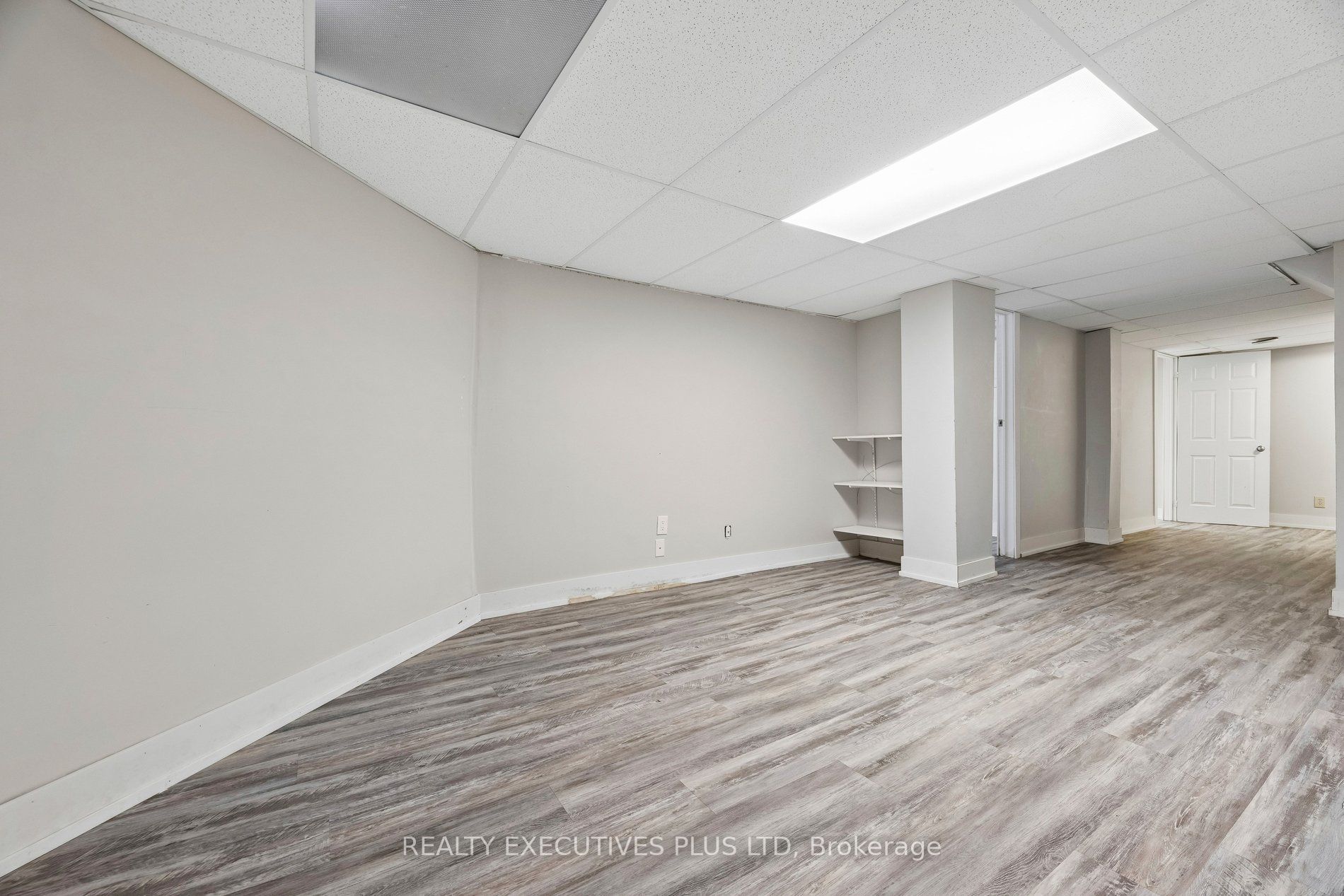 693 Barnes Crescent Property Photo 42