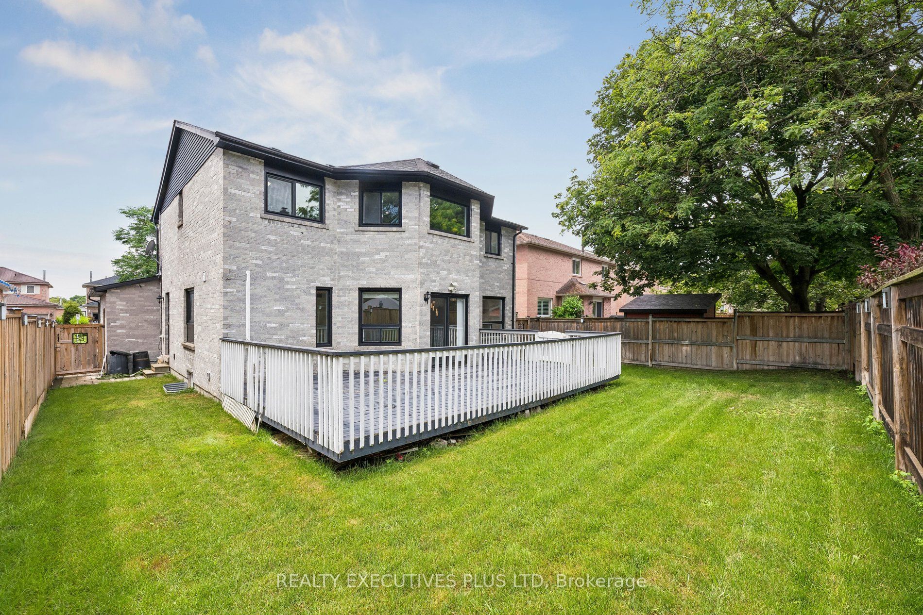 693 Barnes Crescent Property Photo 45