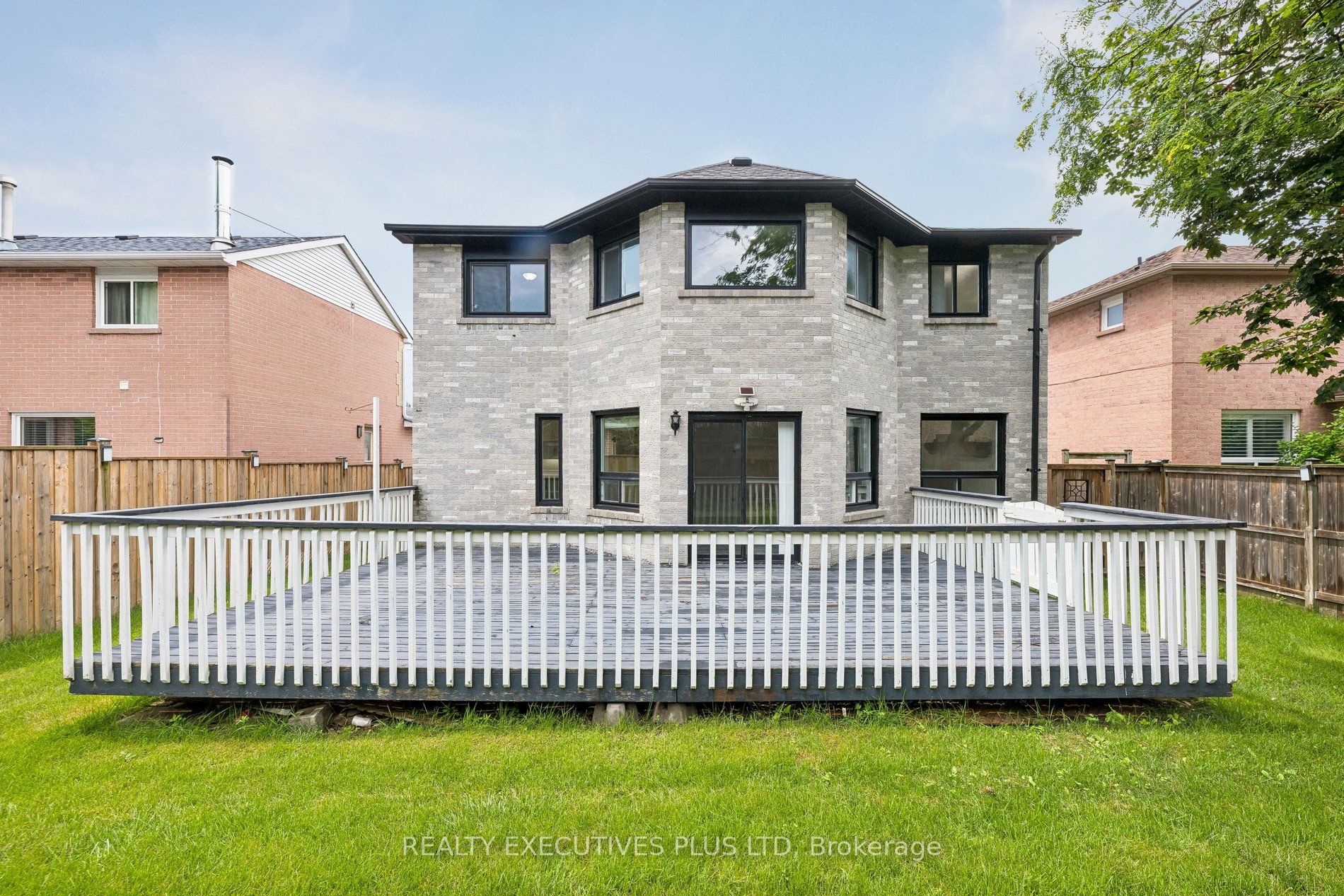693 Barnes Crescent Property Photo 46