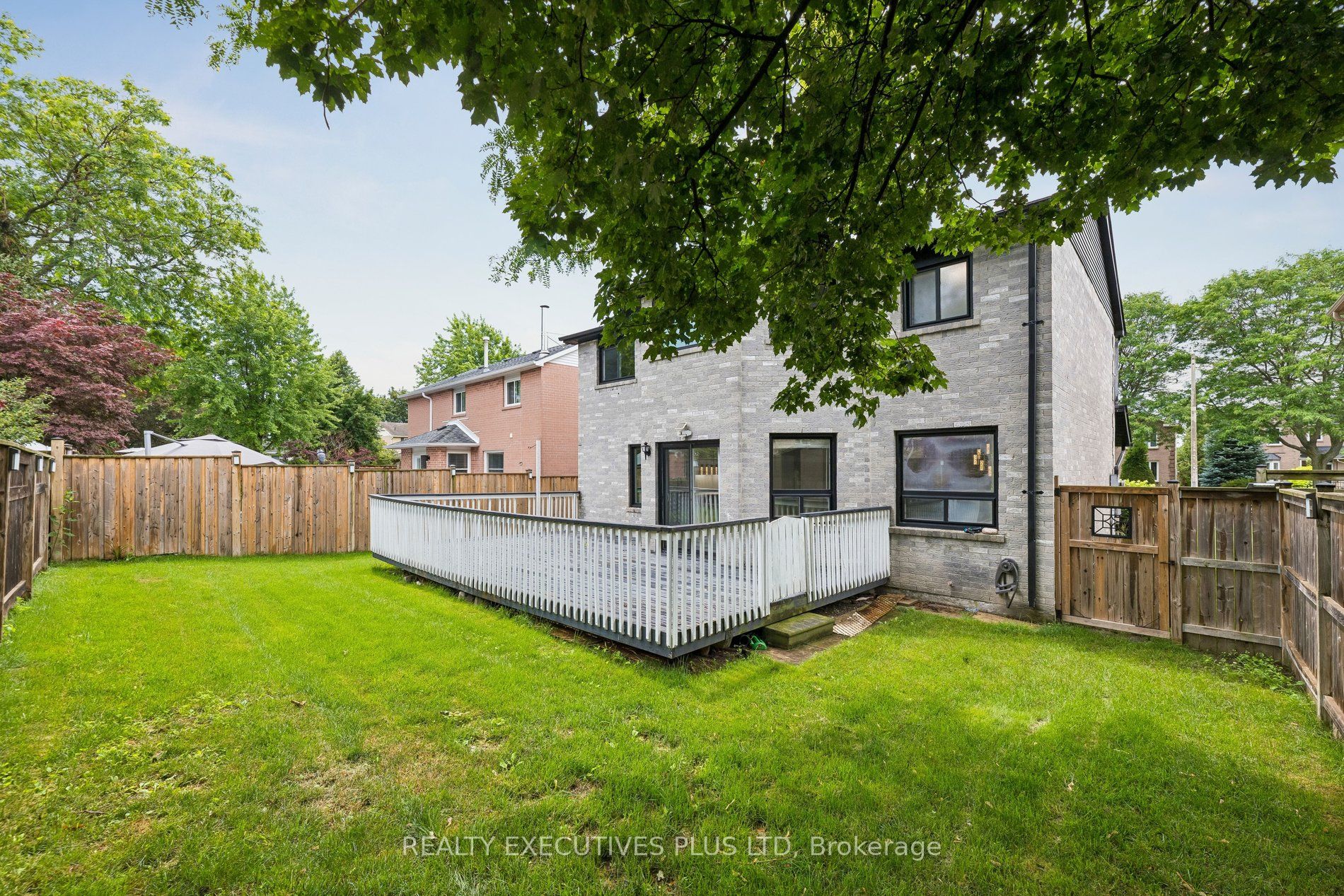 693 Barnes Crescent Property Photo 47