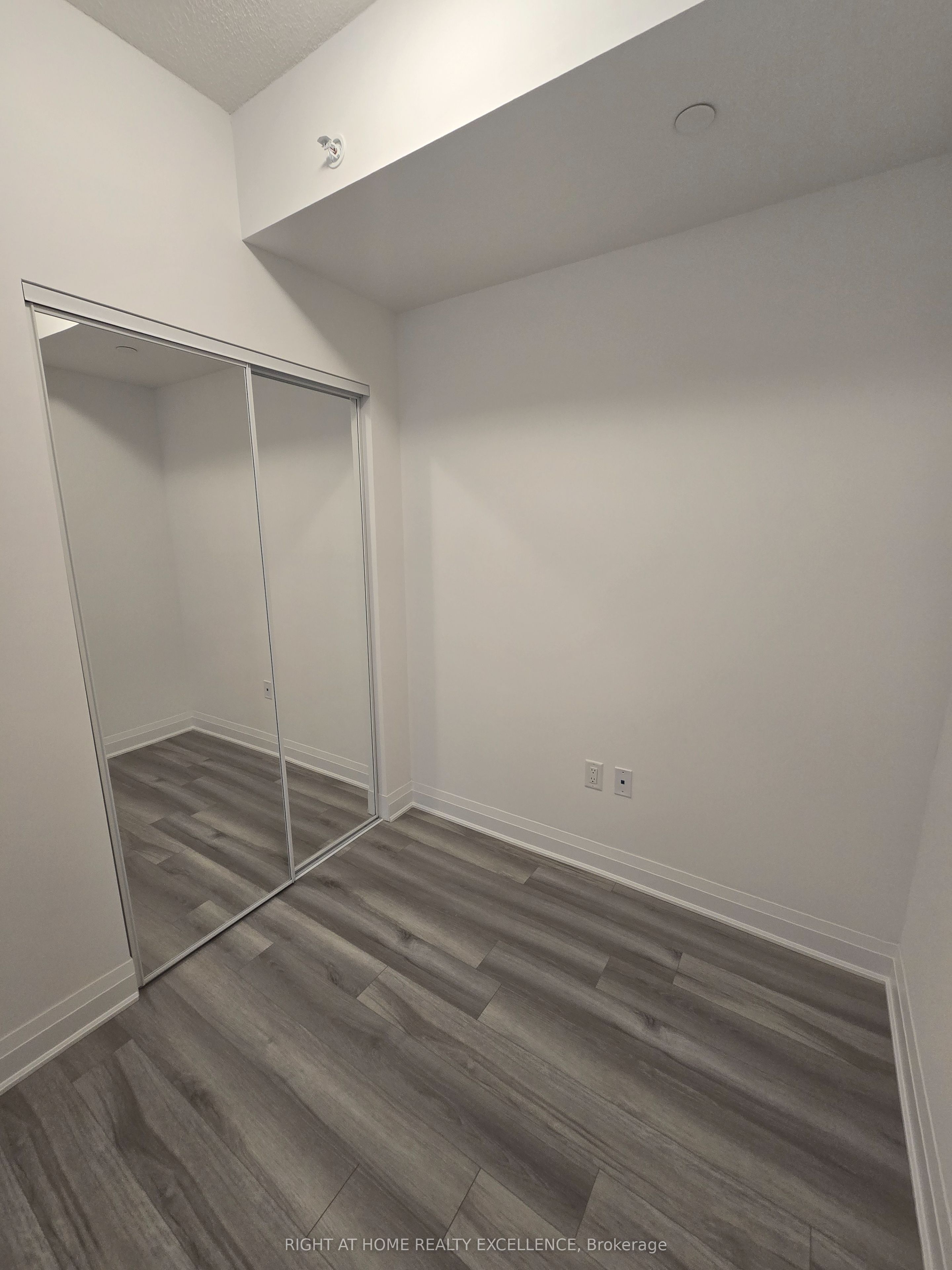 3220 Sheppard Avenue E 520 Property Photo 17