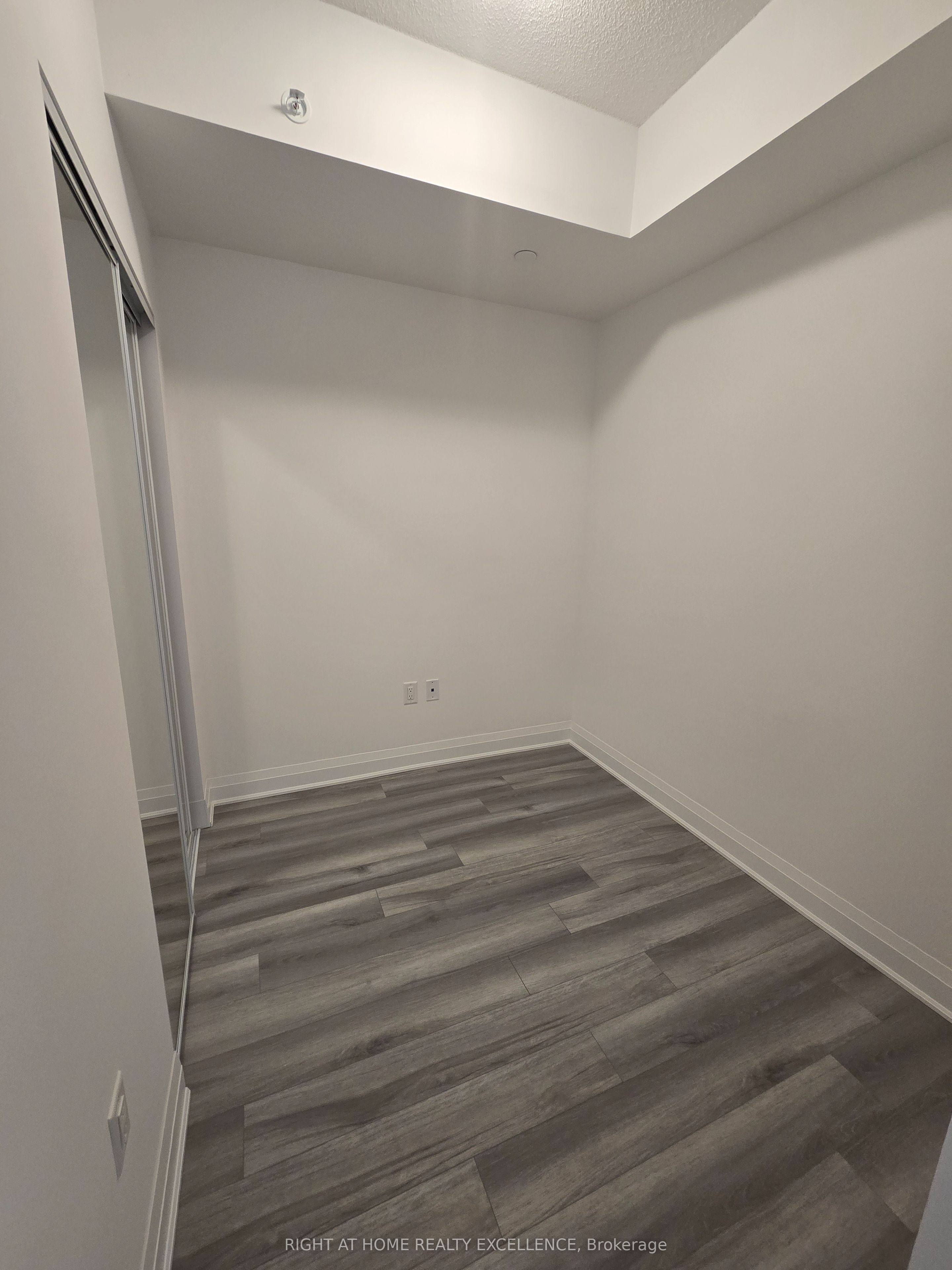3220 Sheppard Avenue E 520 Property Photo 18