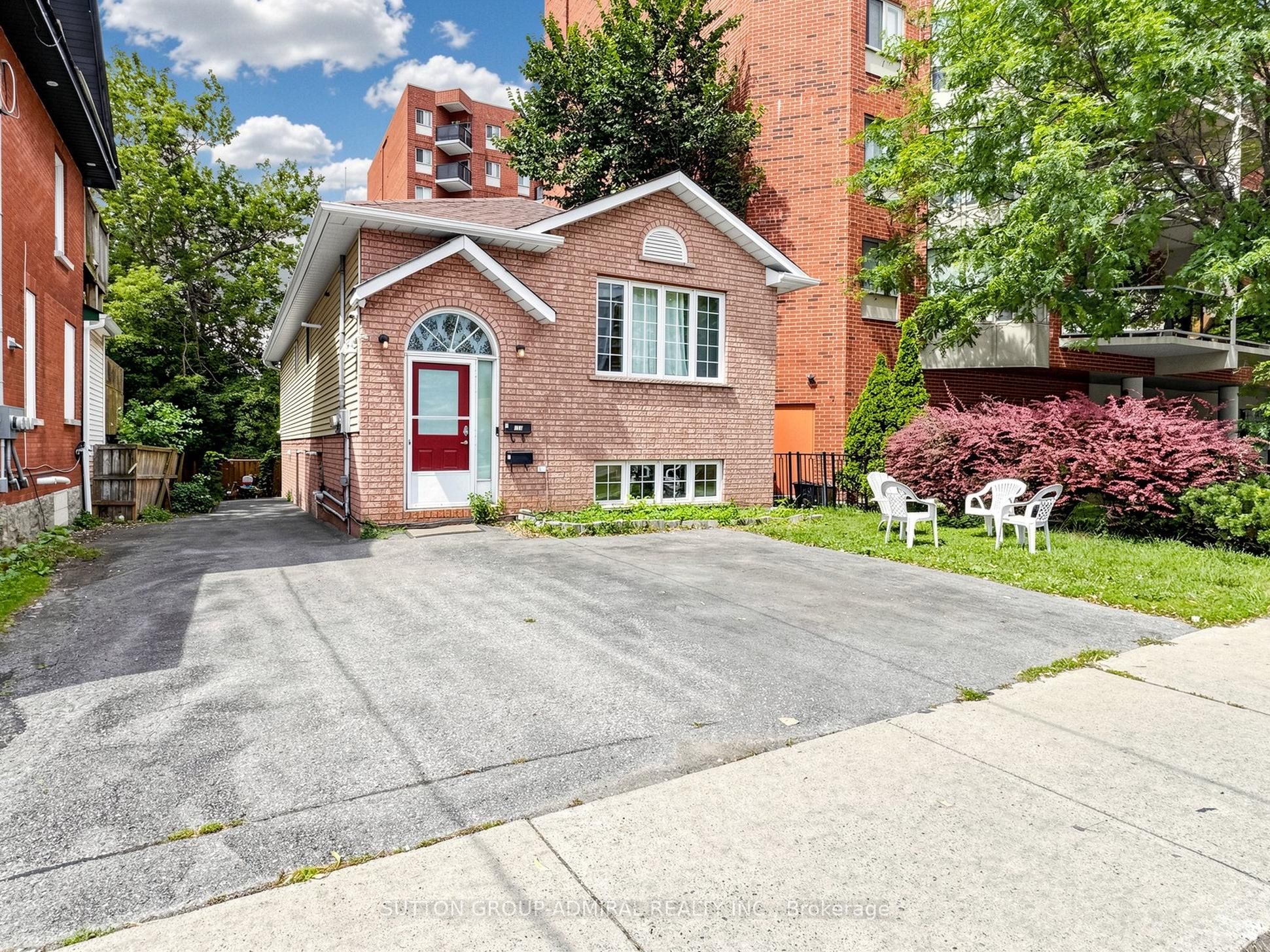 150 Centre Street S Property Photo 2