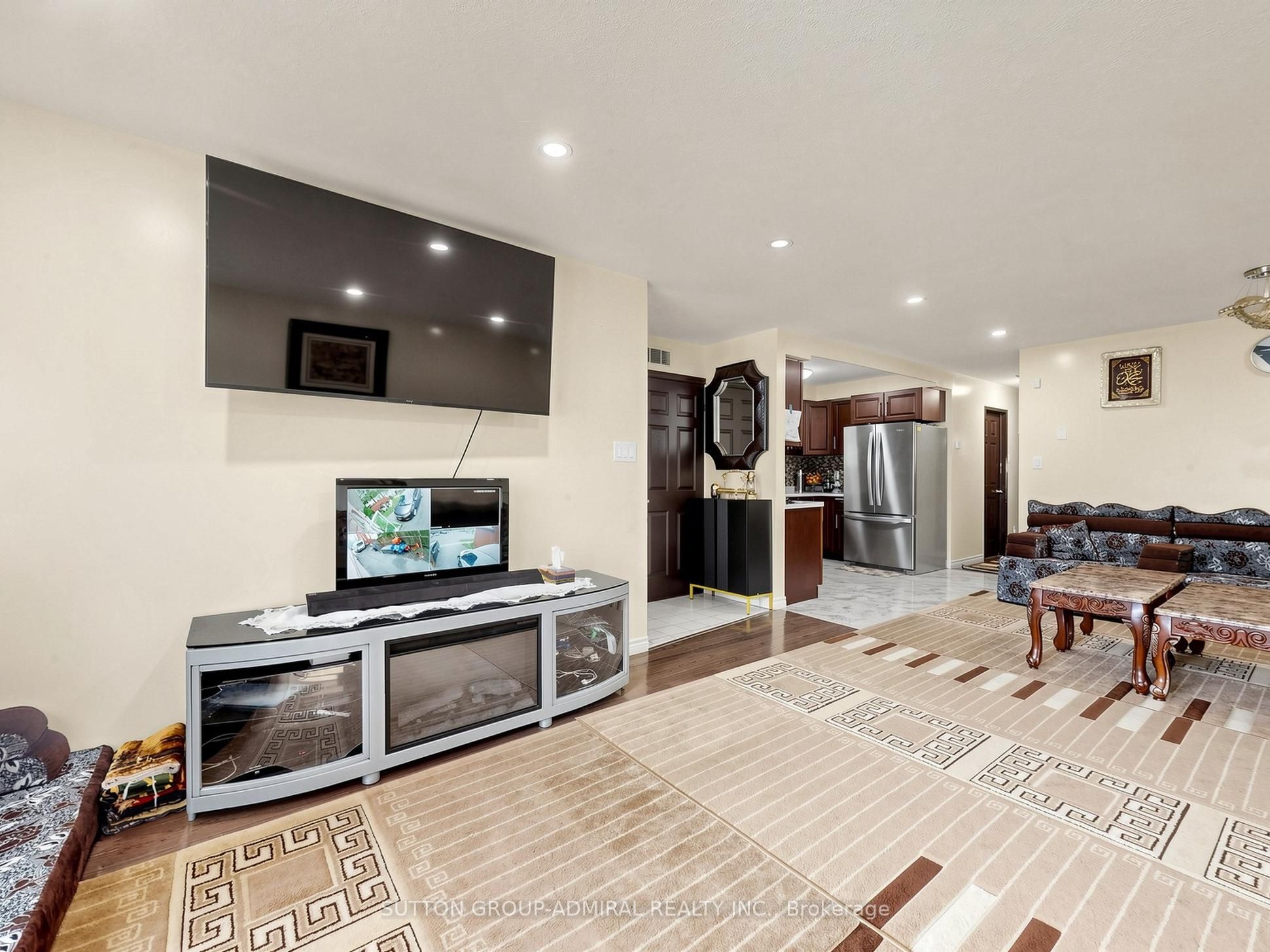 150 Centre Street S Property Photo 8