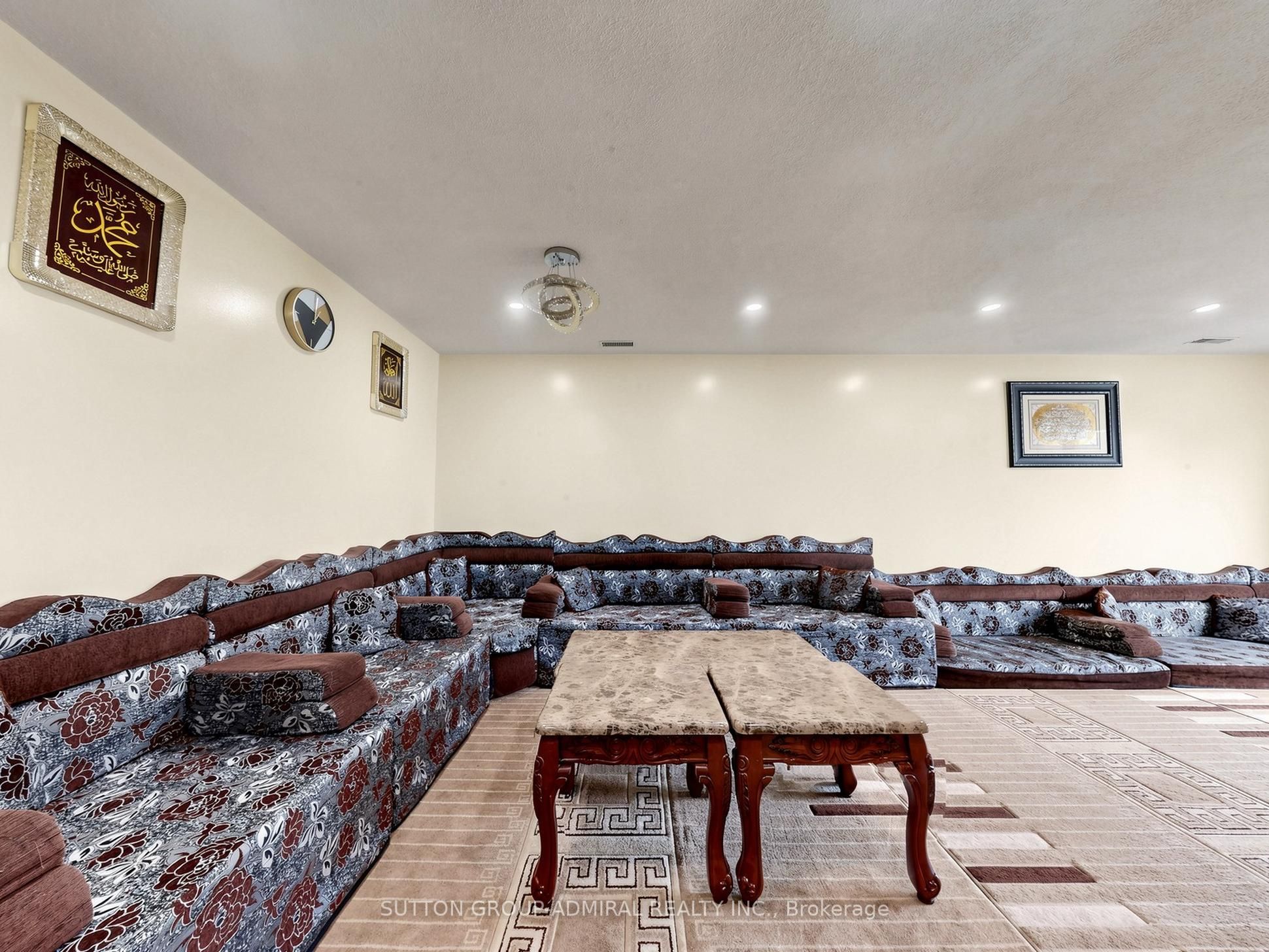 150 Centre Street S Property Photo 9
