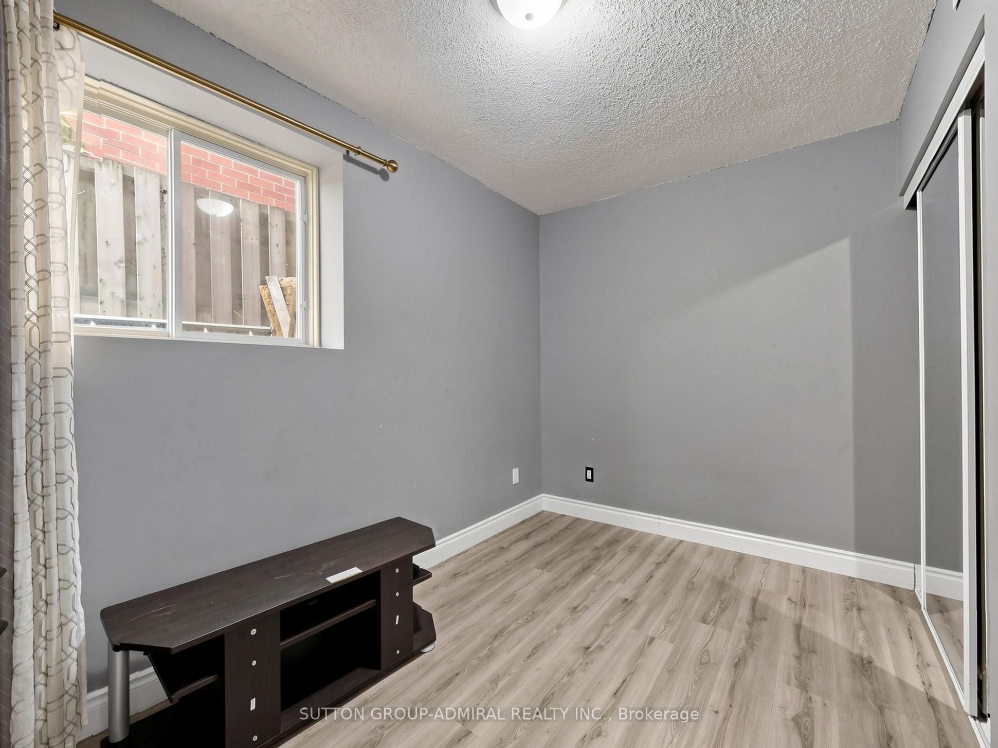 150 Centre Street S Property Photo 27
