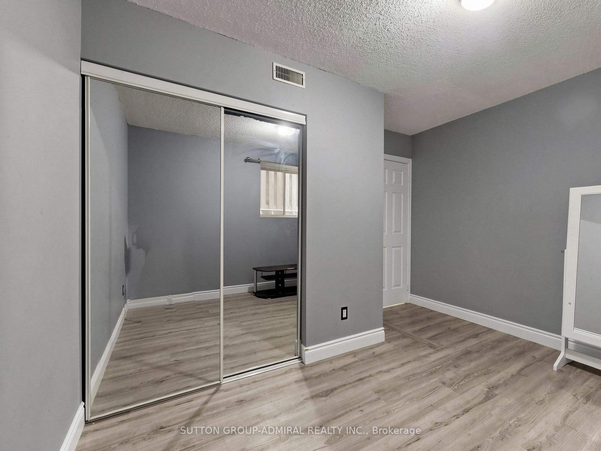 150 Centre Street S Property Photo 28
