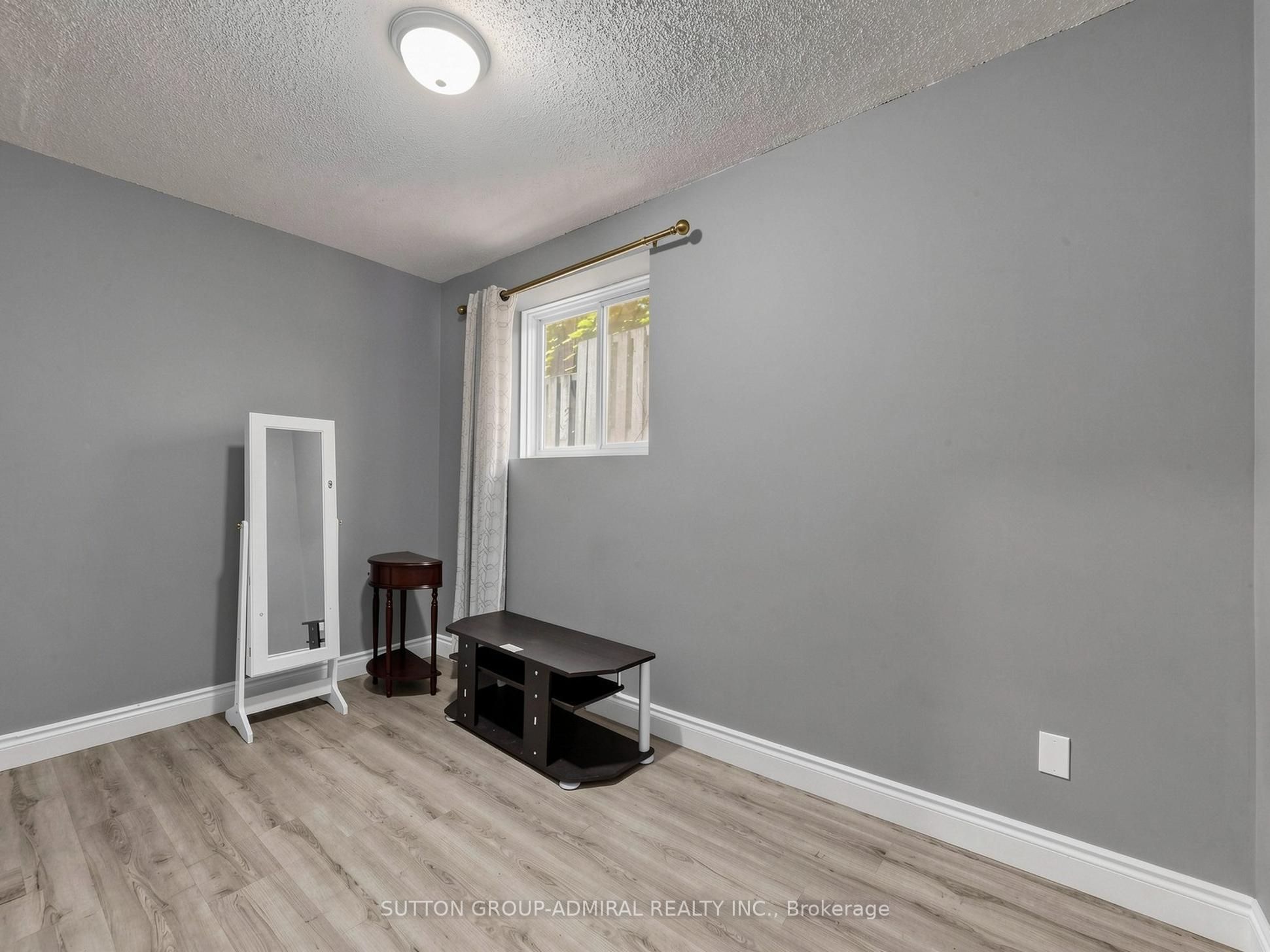 150 Centre Street S Property Photo 29