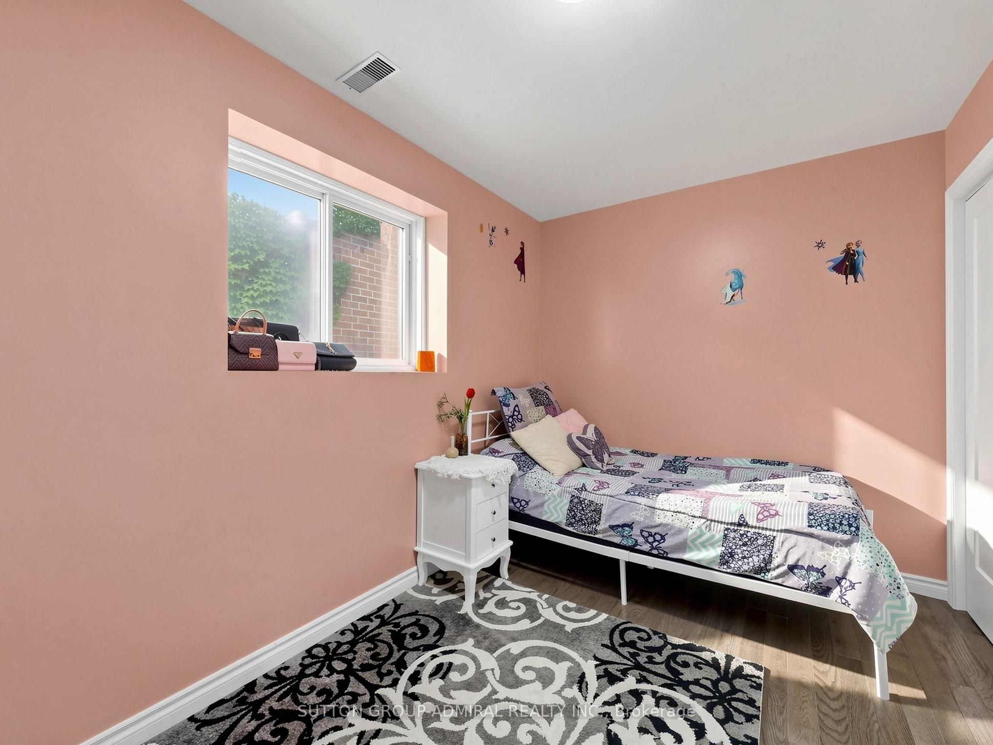 150 Centre Street S Property Photo 44