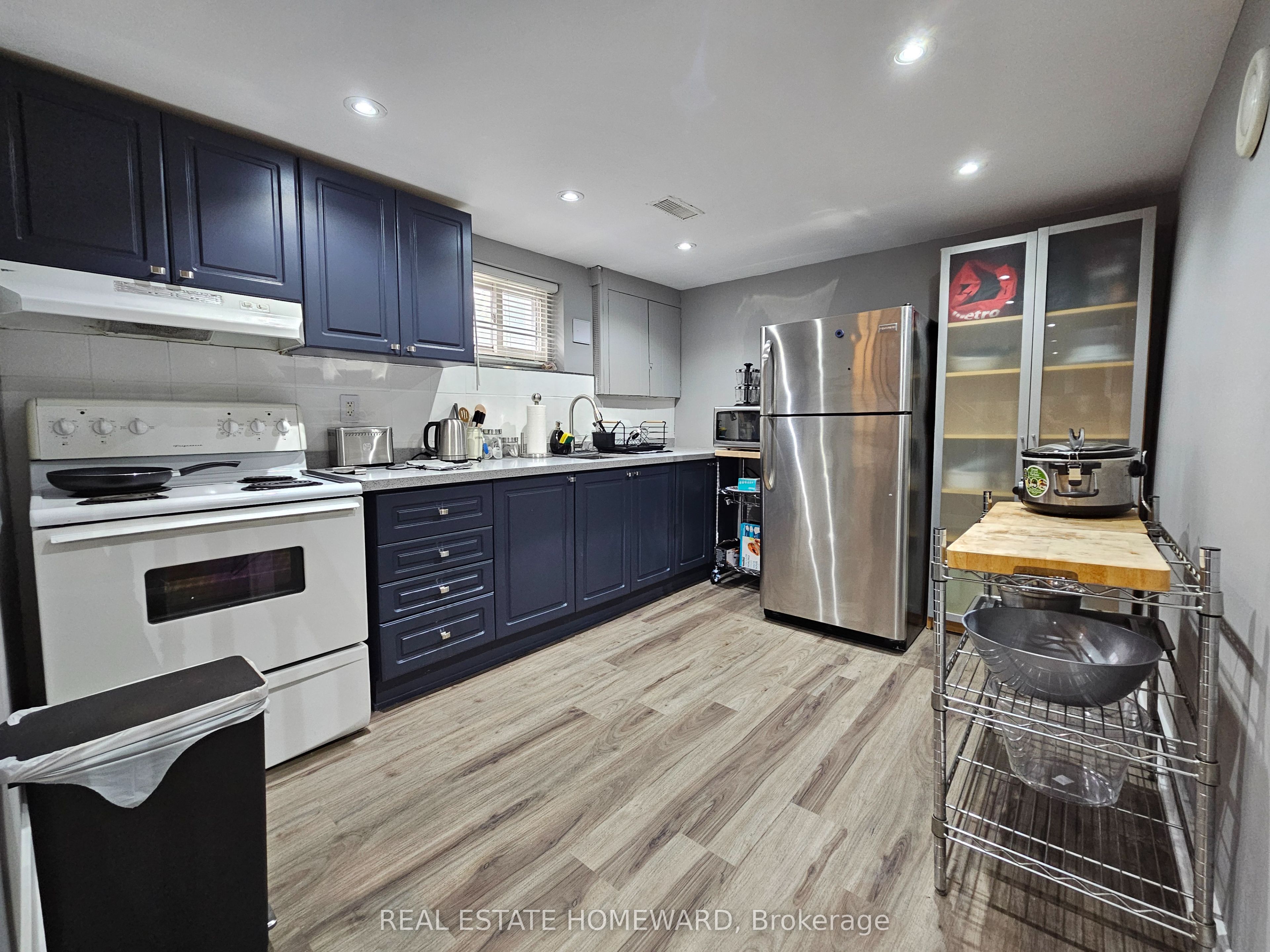 715 Pharmacy Avenue Property Photo 8