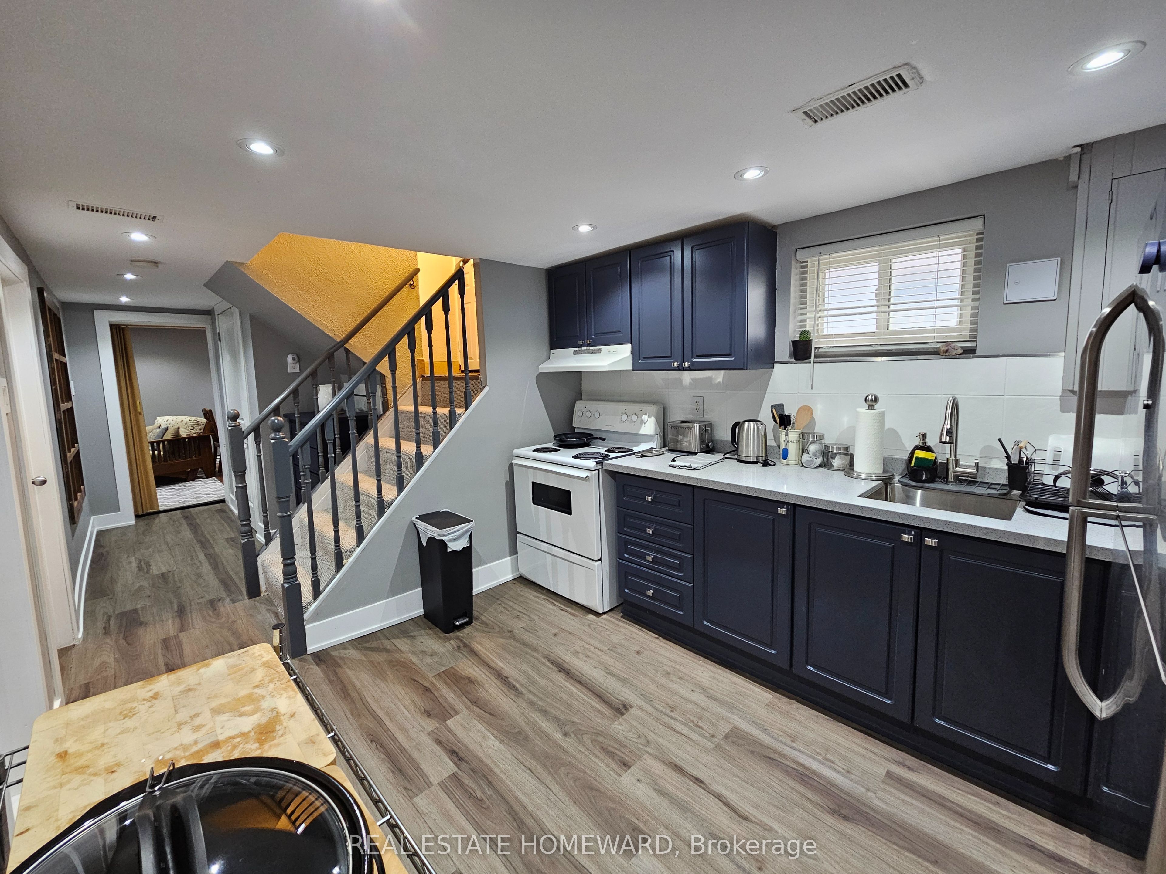 715 Pharmacy Avenue Property Photo 9