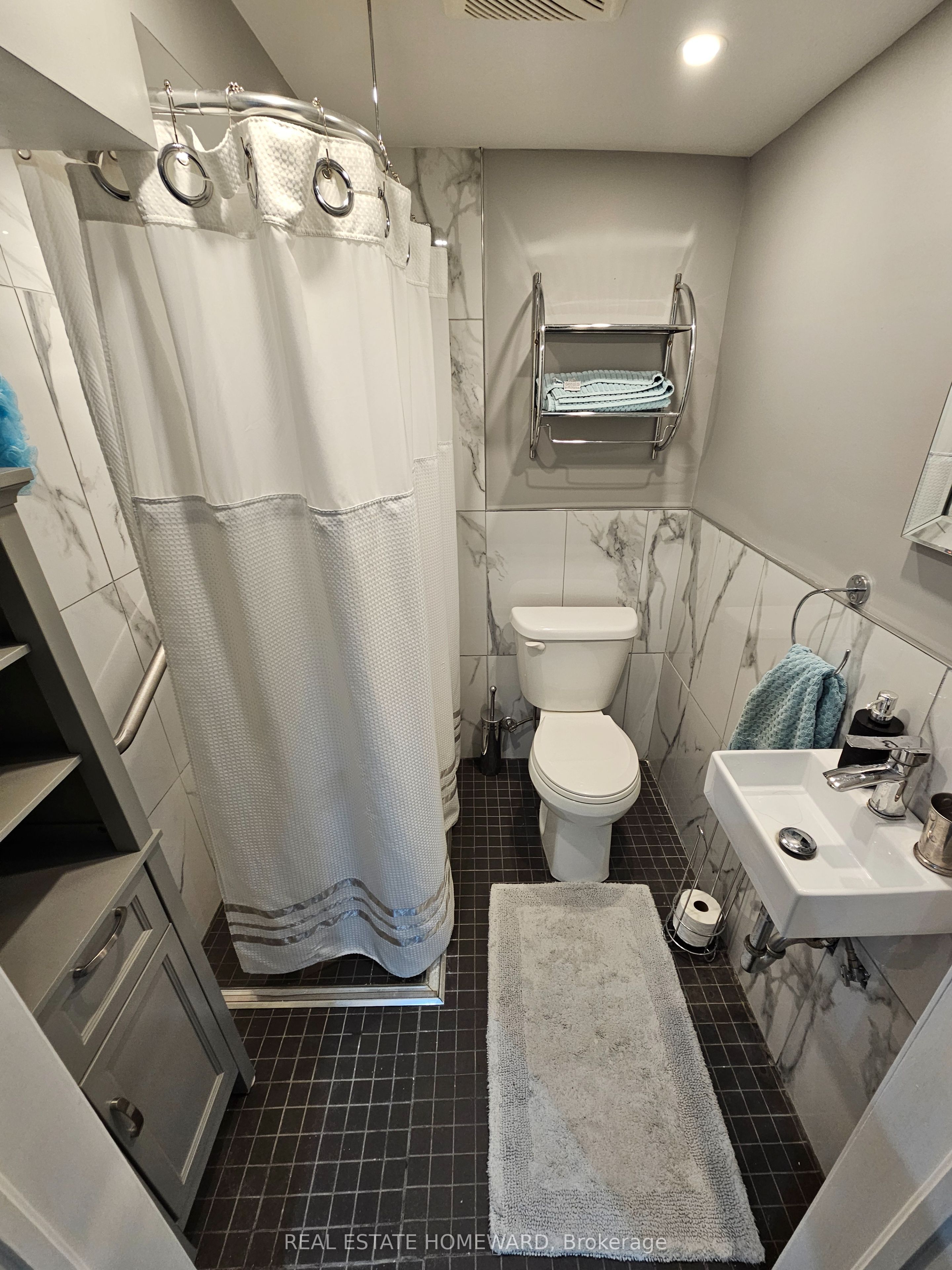 715 Pharmacy Avenue Property Photo 15