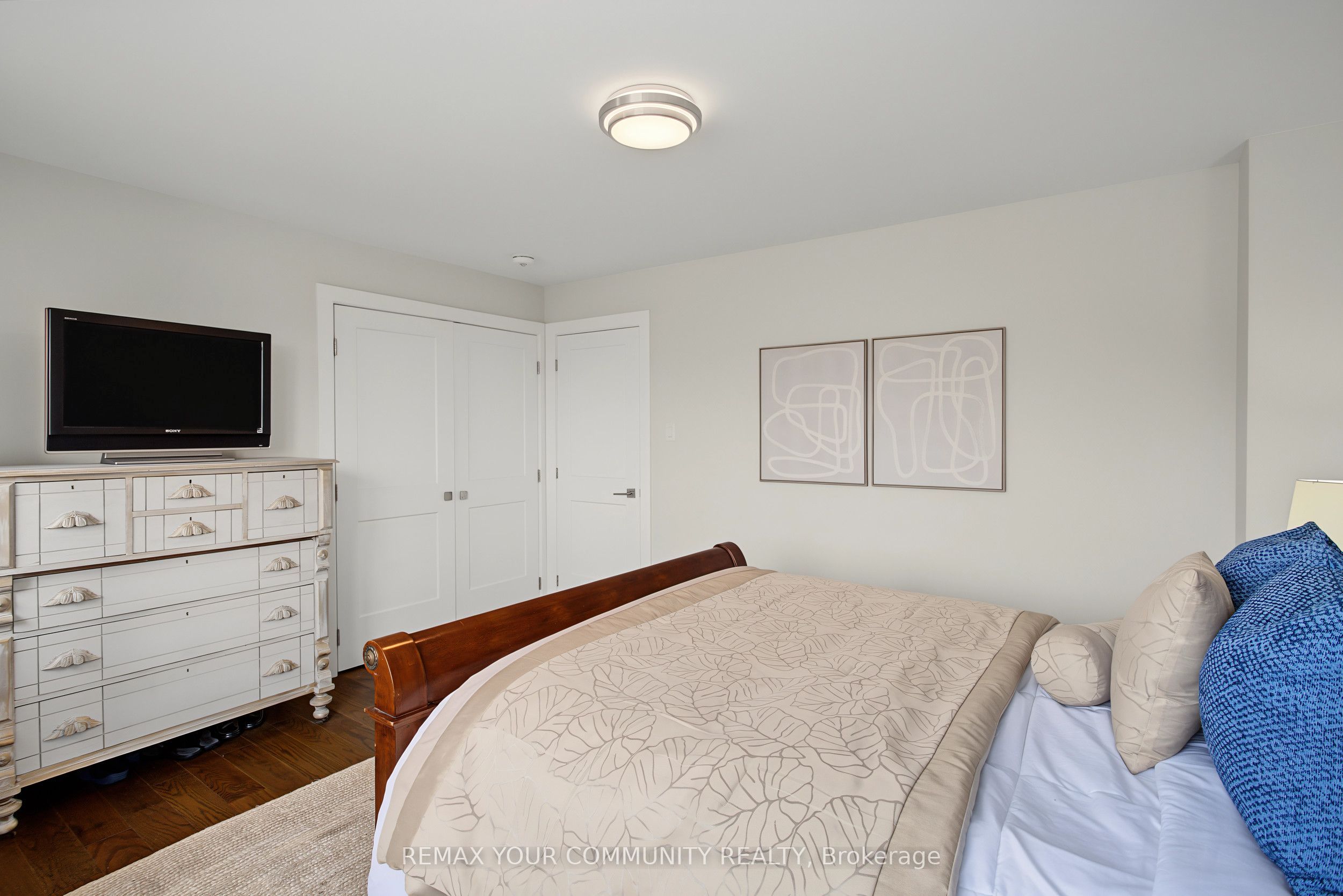 1111 King Street E Property Photo 17