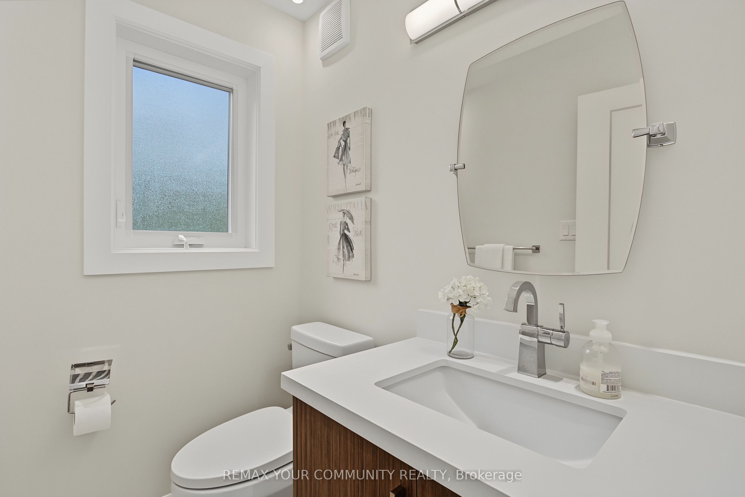 1111 King Street E Property Photo 19
