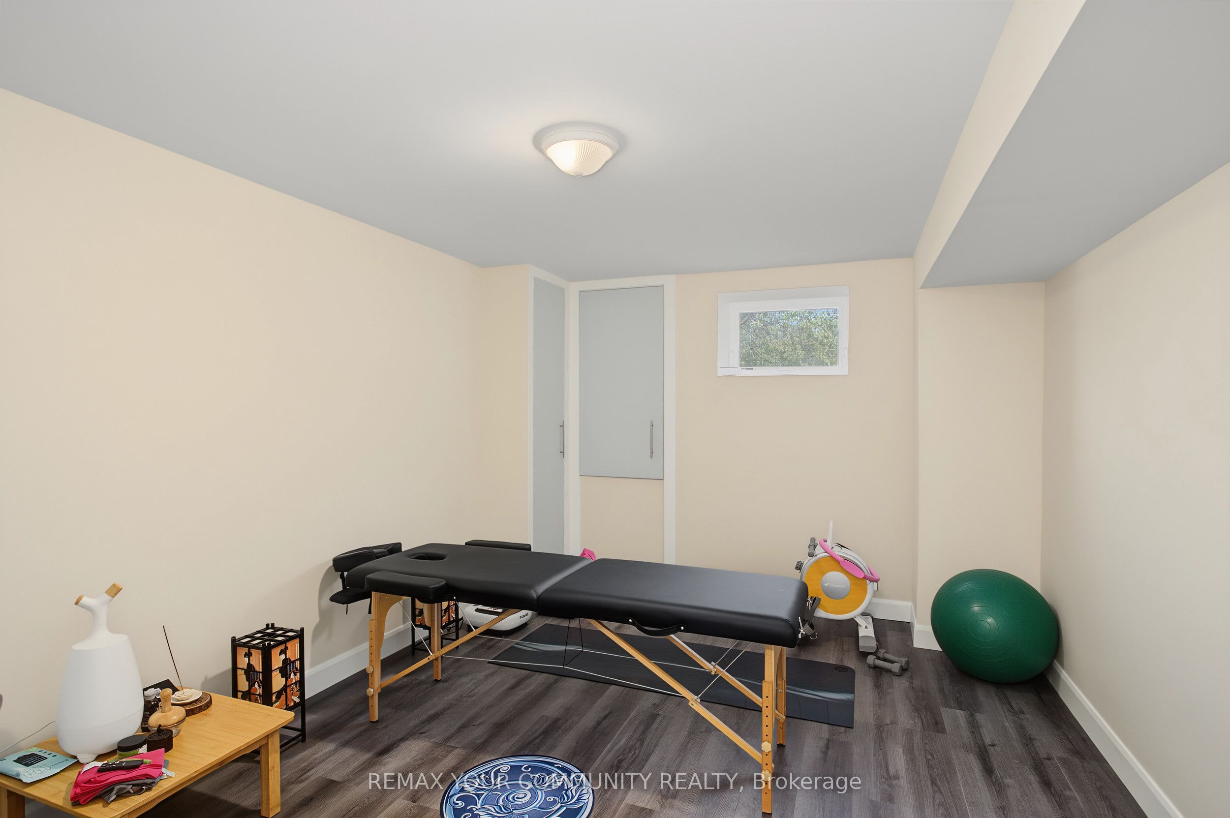 1111 King Street E Property Photo 20