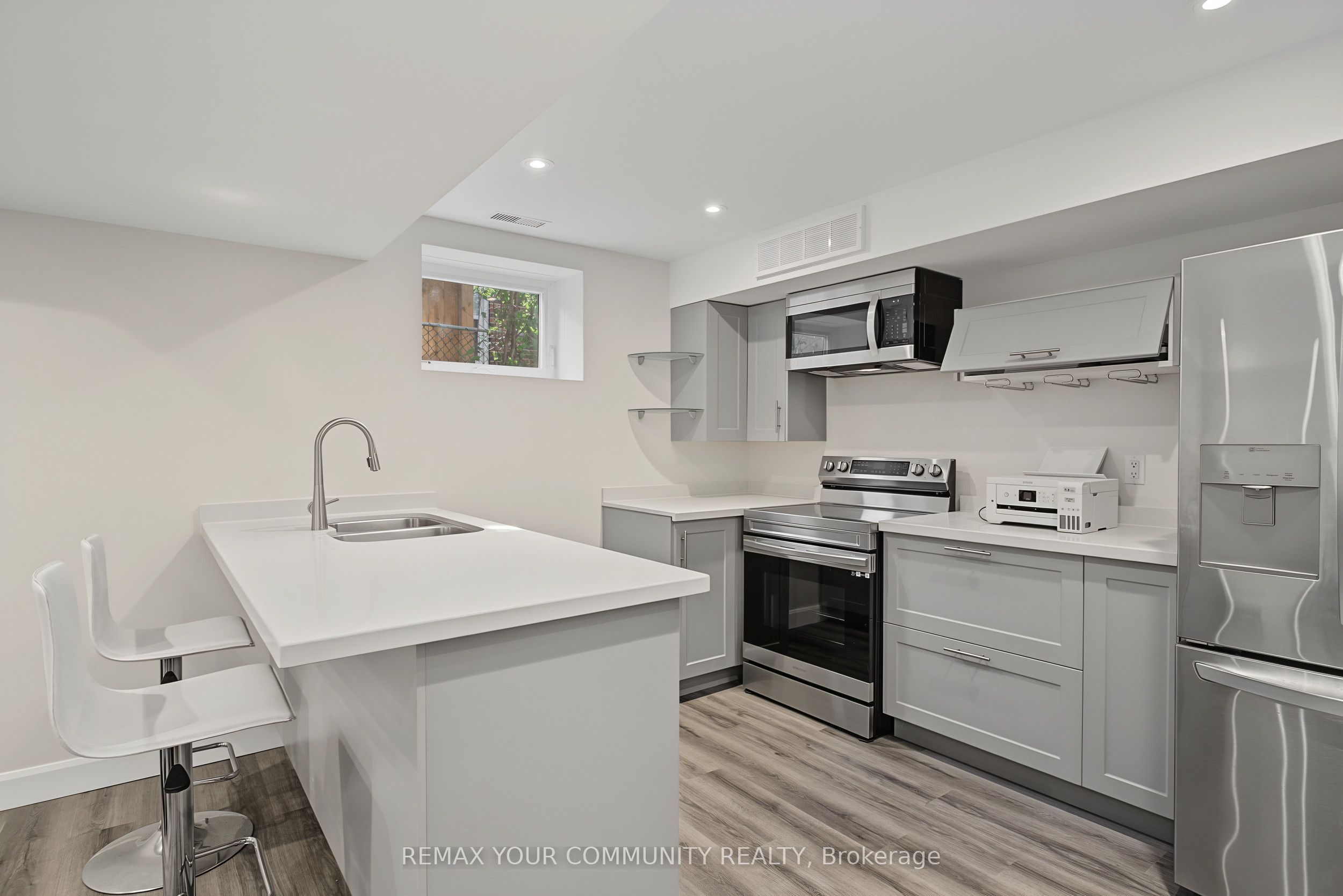 1111 King Street E Property Photo 22
