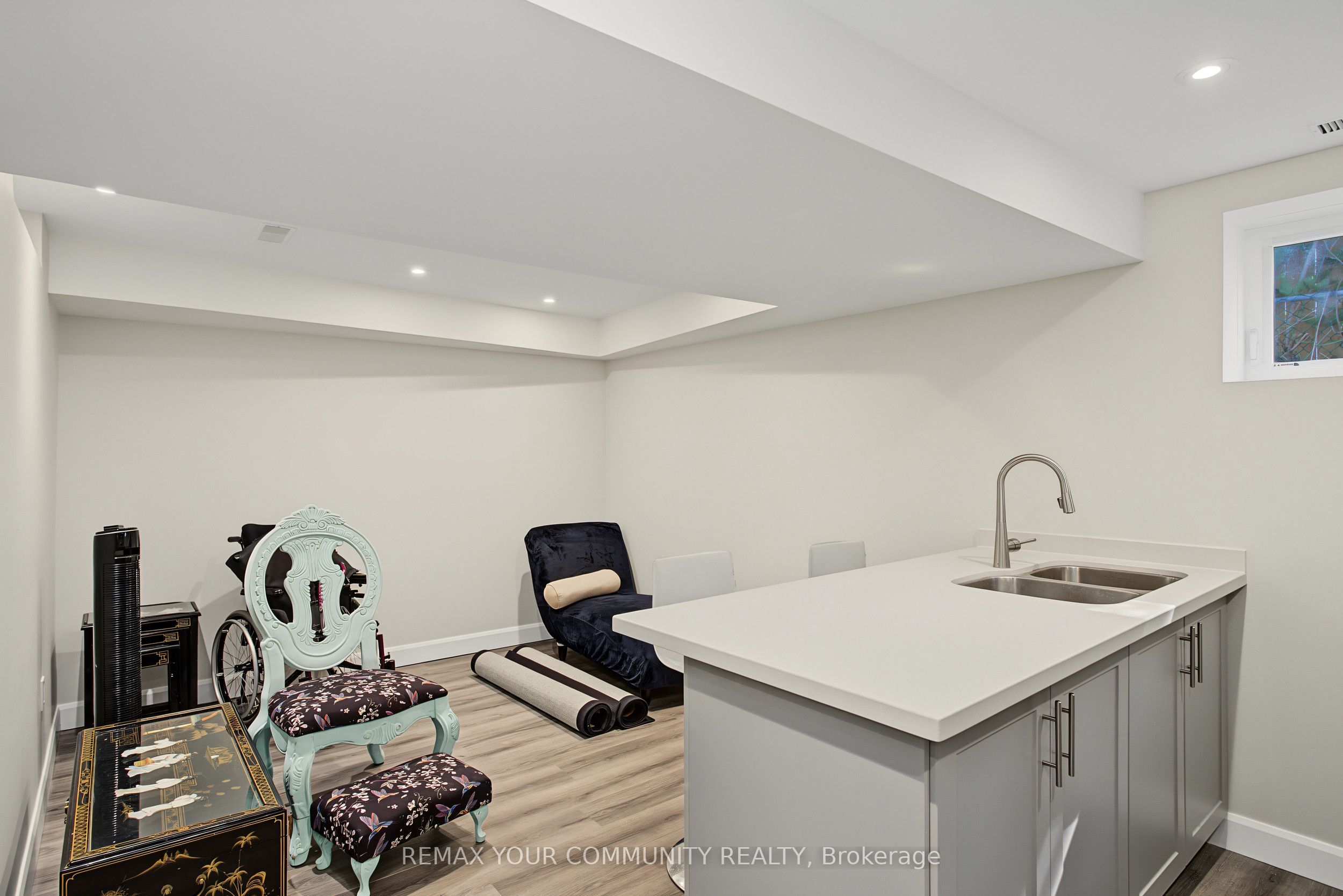 1111 King Street E Property Photo 23