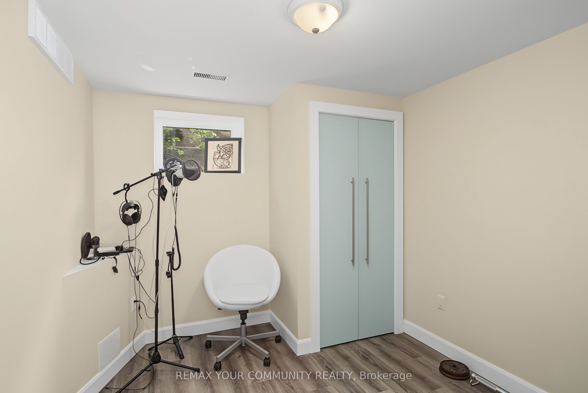 1111 King Street E Property Photo 25