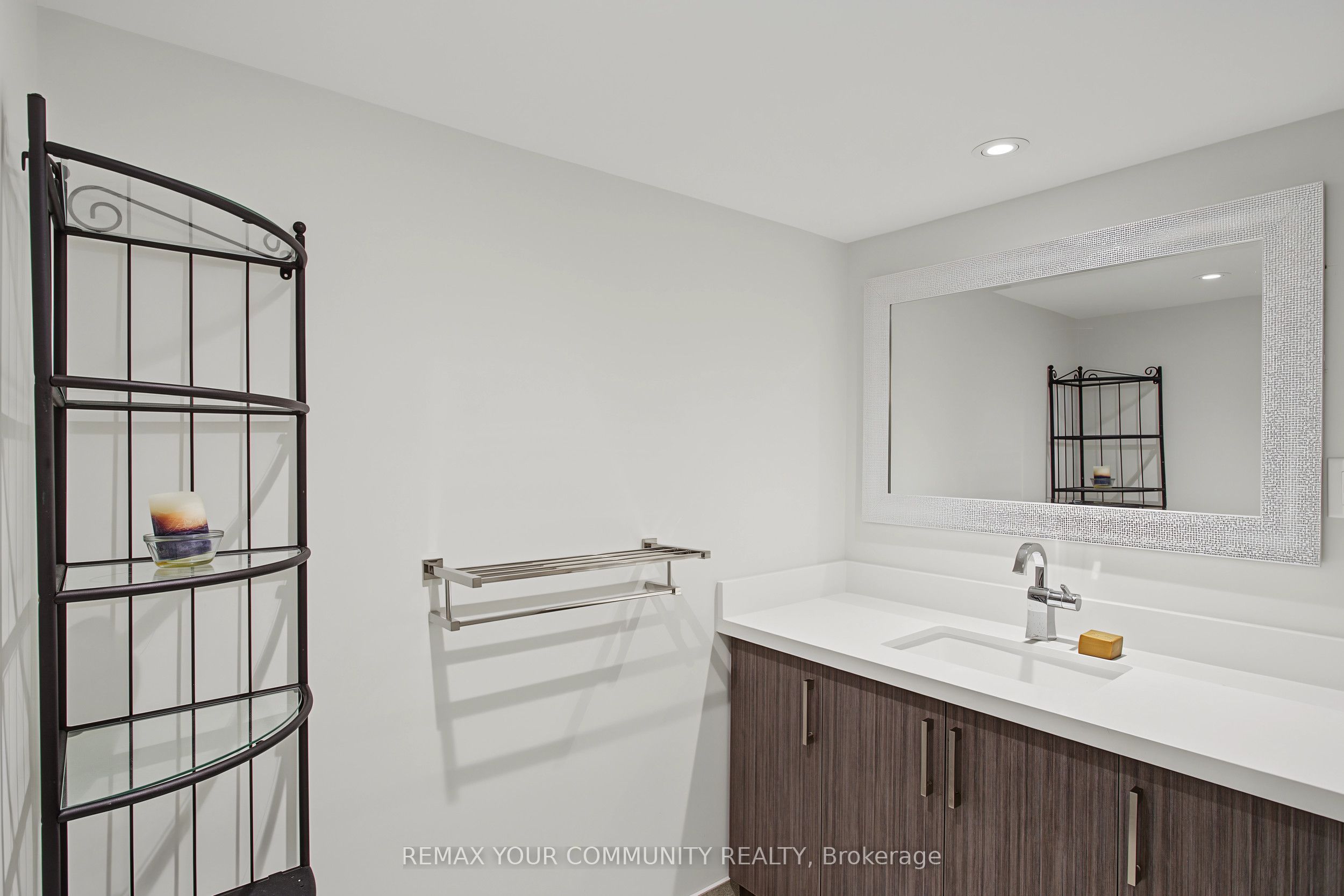 1111 King Street E Property Photo 27